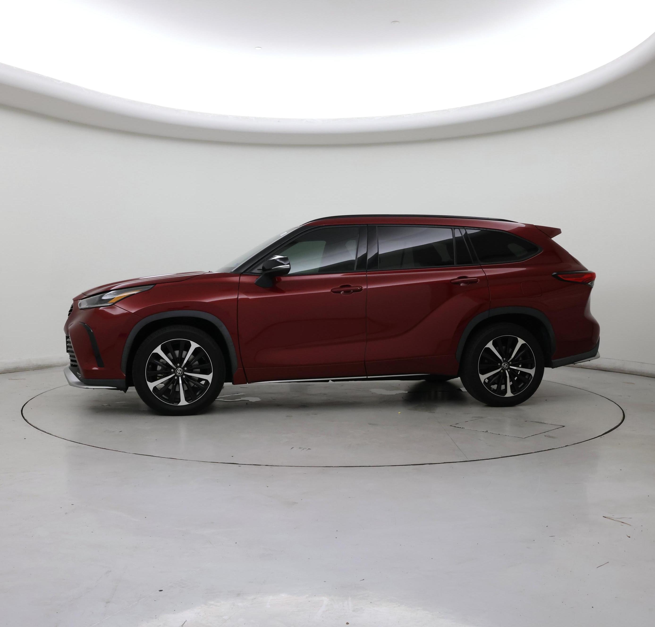 Thumbnail: 2021 Toyota Highlander - 3
