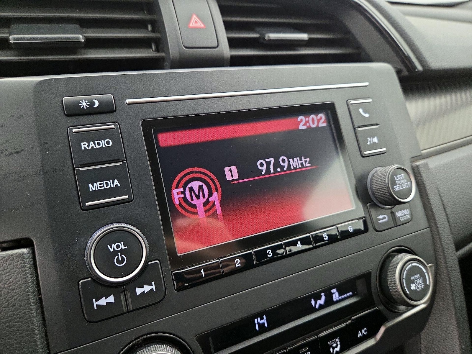 2018 Honda Civic Hatchback Sport - Photo 16