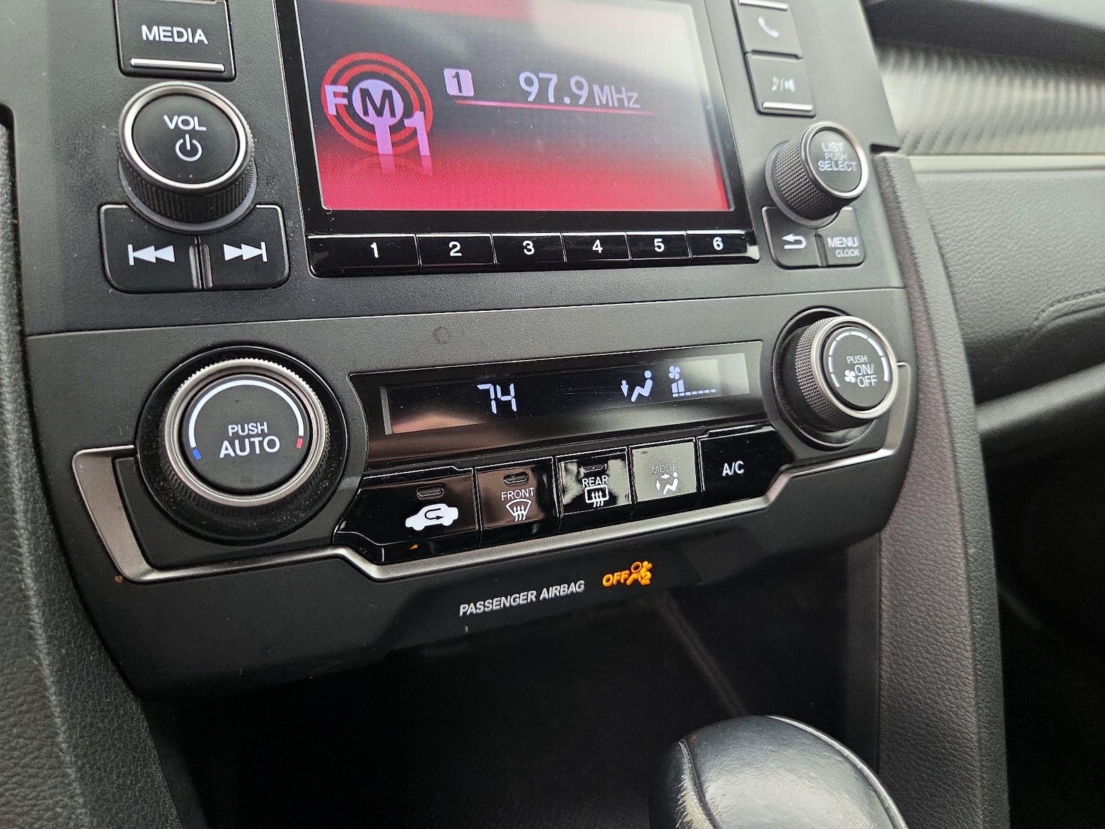 2018 Honda Civic Hatchback Sport - Photo 17
