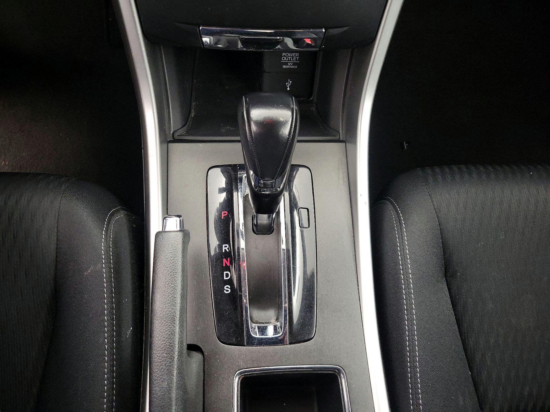 Thumbnail: 2015 Honda Accord - 17