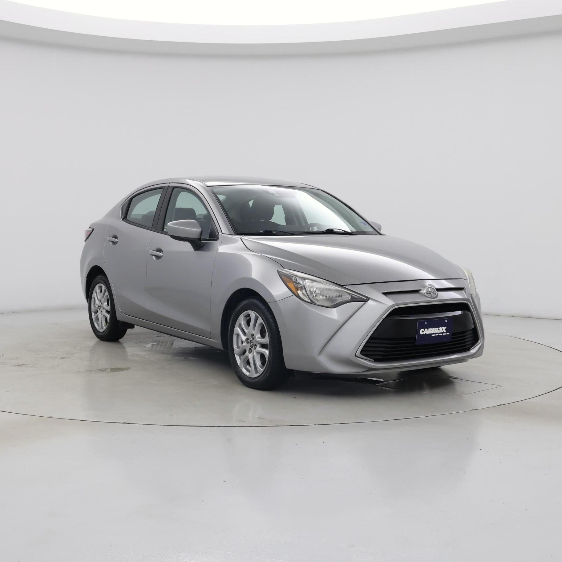 2016 Scion iA Gris Sedán Tracción delantera Automática