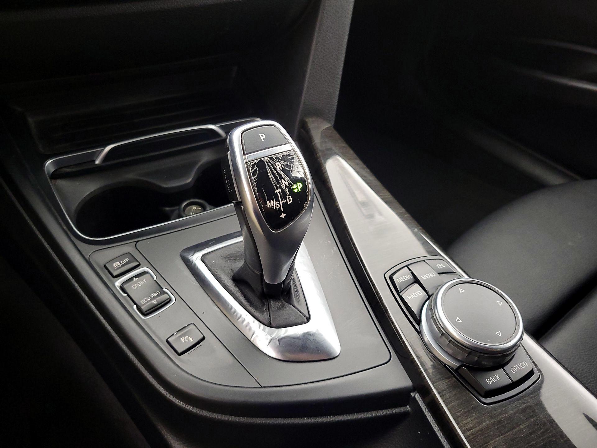 Thumbnail: 2016 BMW 3 Series - 18