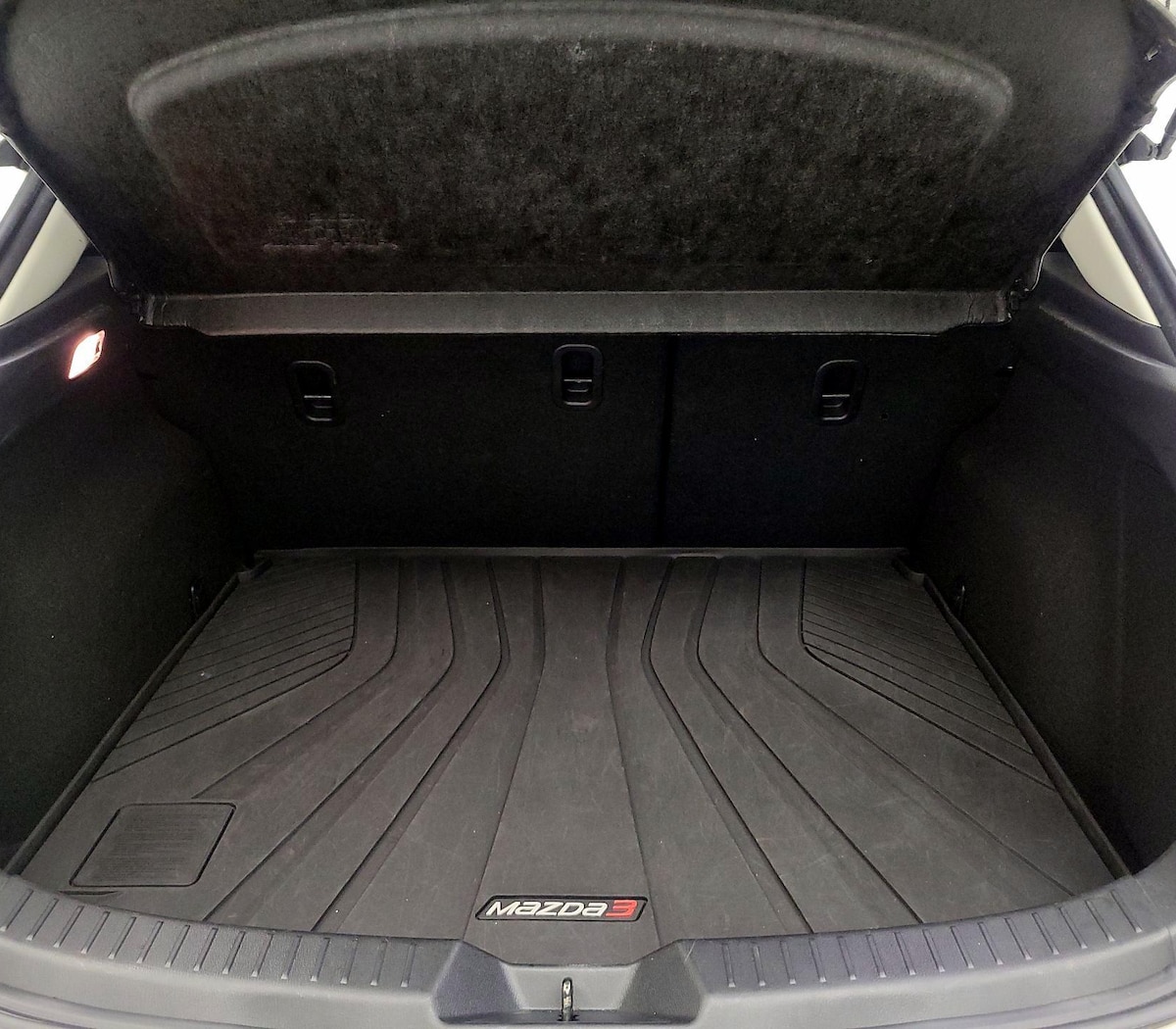 Trunk/Cargo (Seats Up)