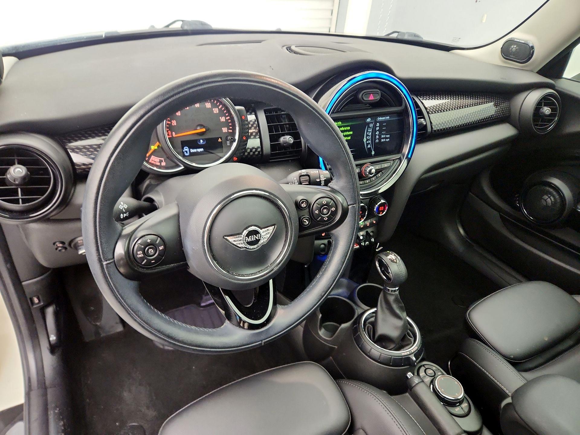 Thumbnail: 2017 MINI Cooper Hardtop - 9