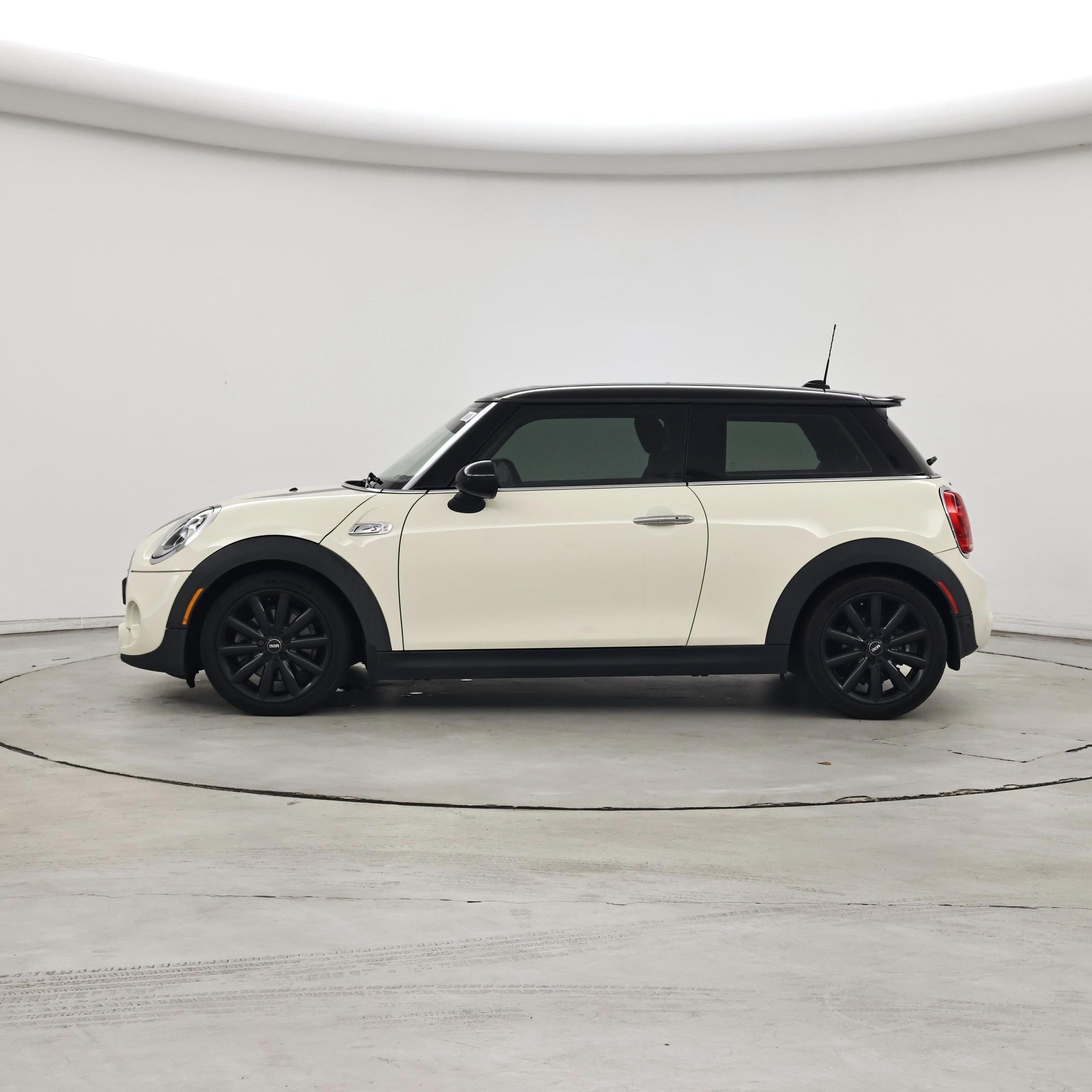 Thumbnail: 2017 MINI Cooper Hardtop - 3
