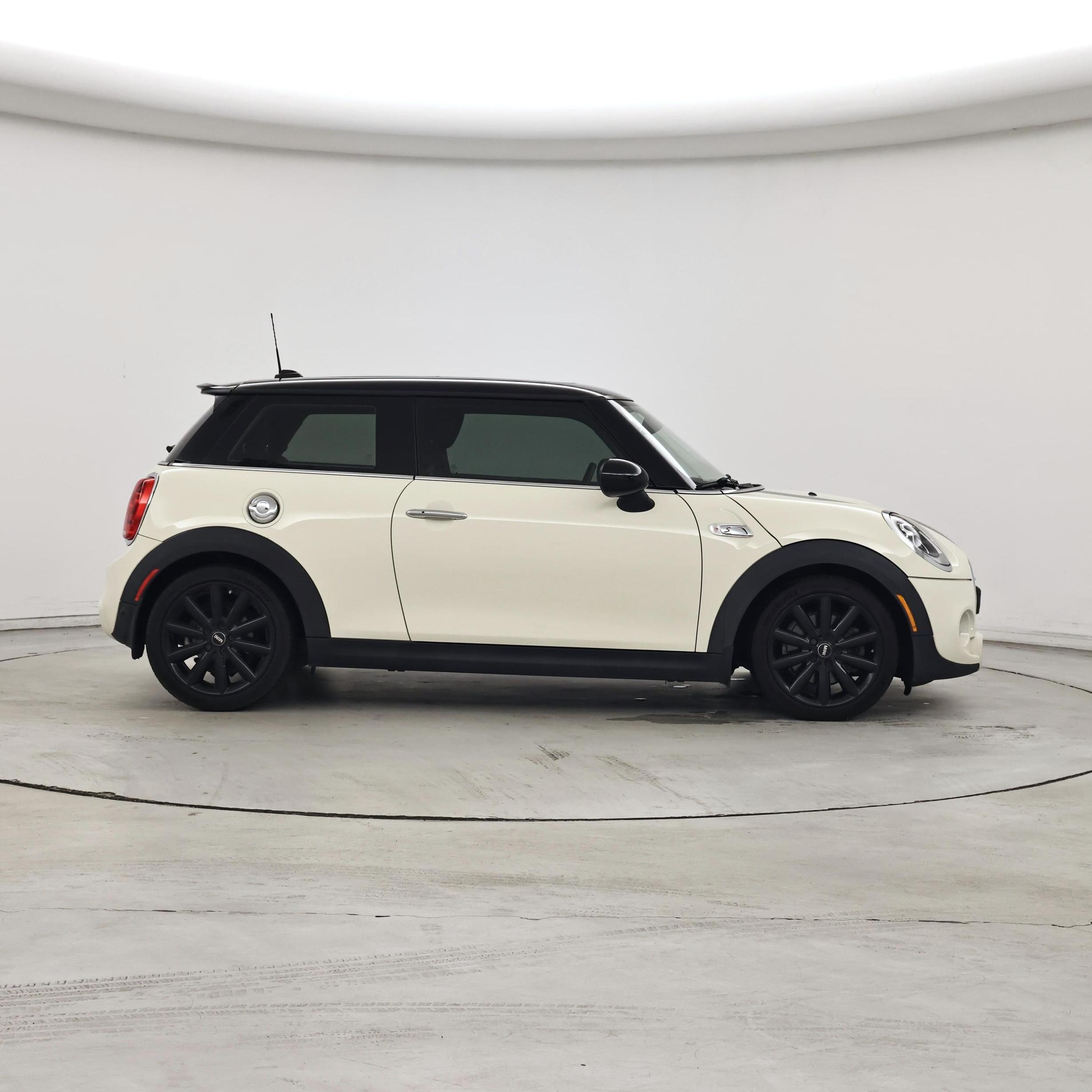 Thumbnail: 2017 MINI Cooper Hardtop - 7