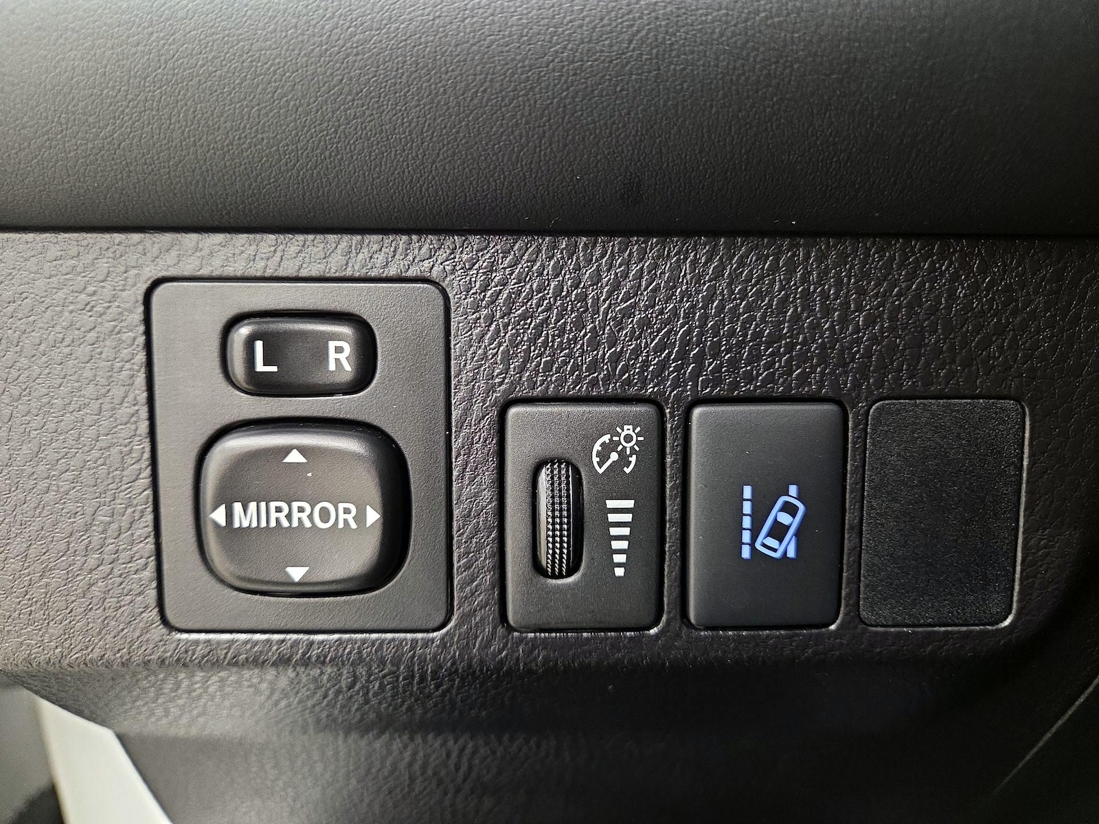 2018 Toyota RAV4 XLE - Photo 14