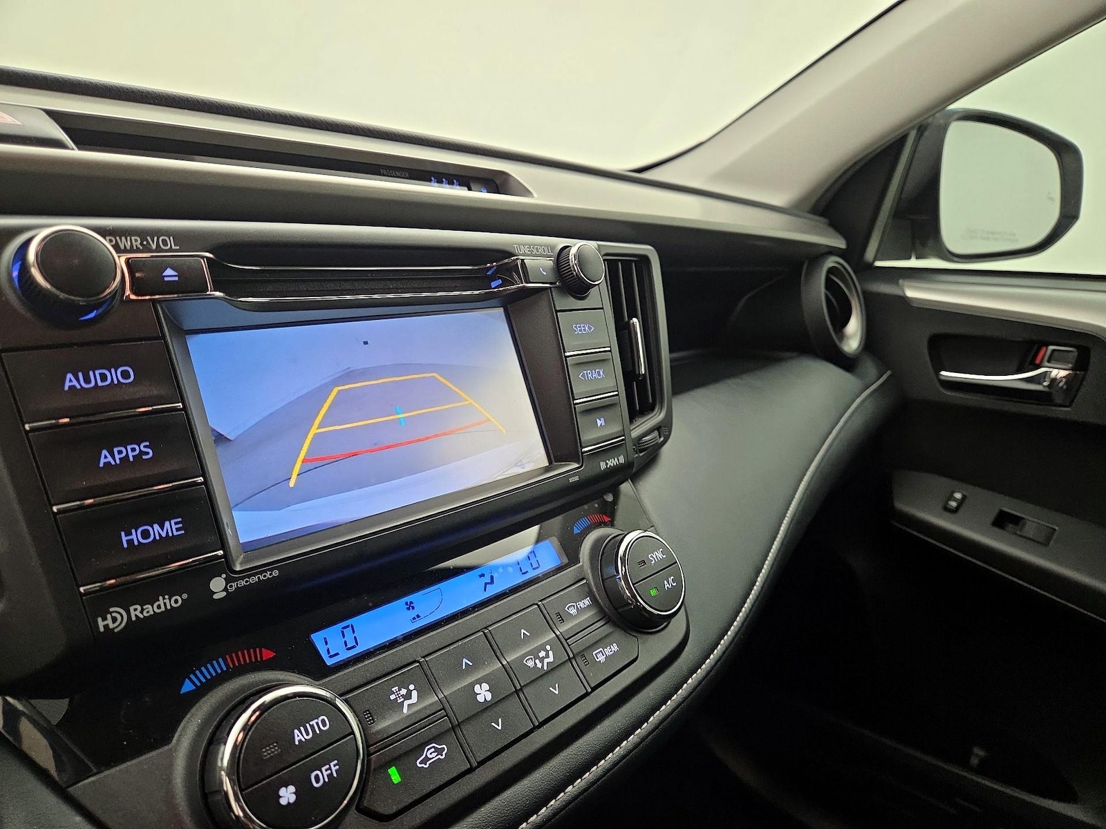 2018 Toyota RAV4 XLE - Photo 15