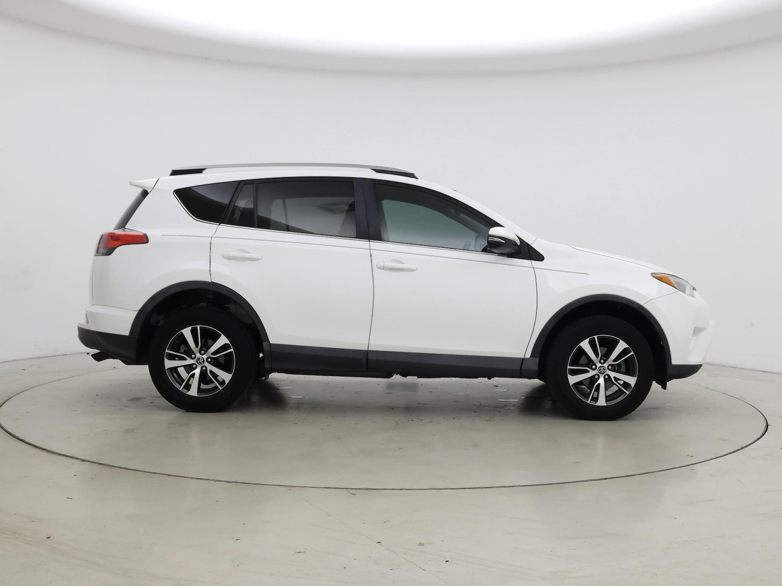 2018 Toyota RAV4 XLE - Photo 8