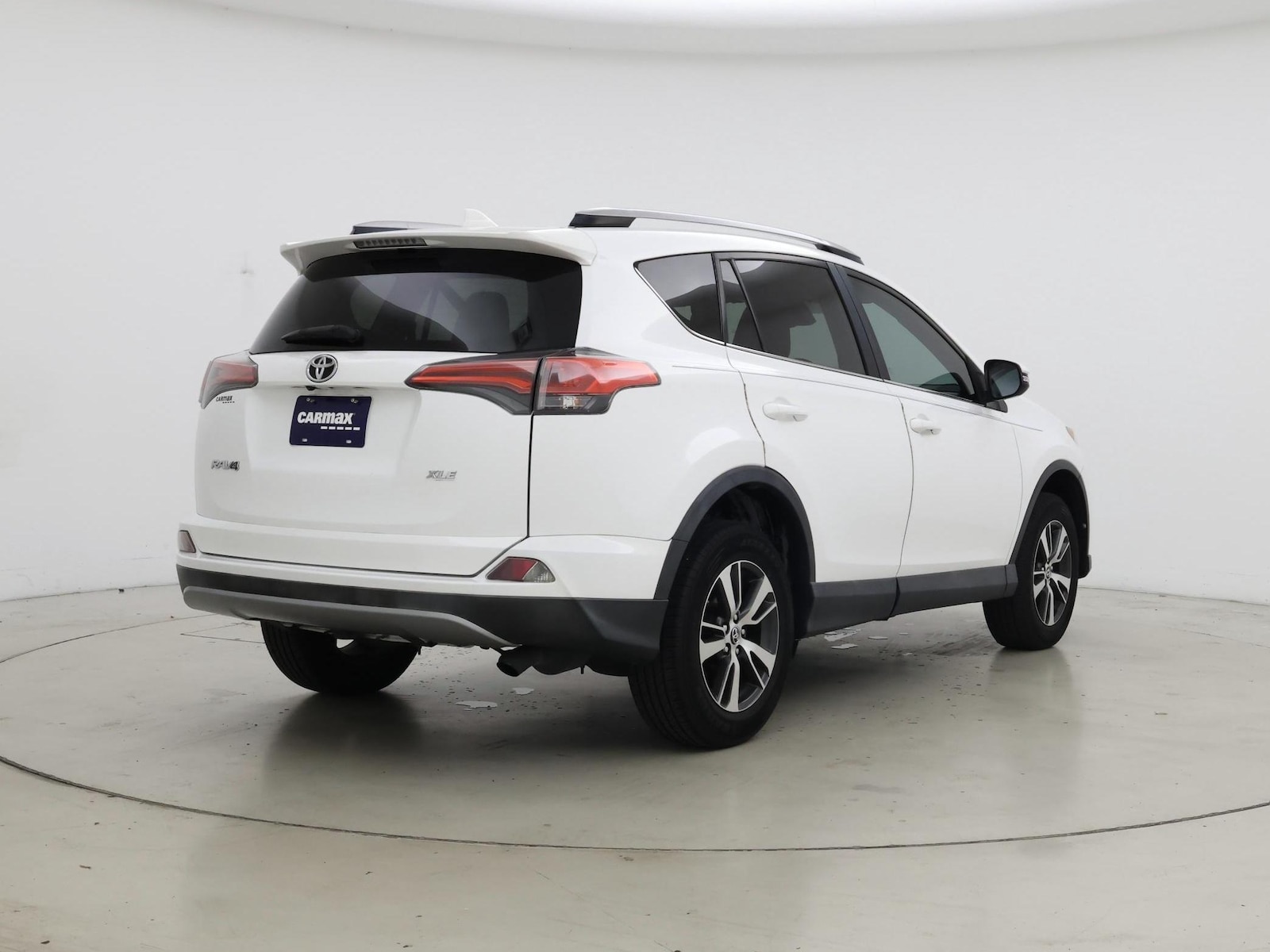 2018 Toyota RAV4 XLE - Photo 9