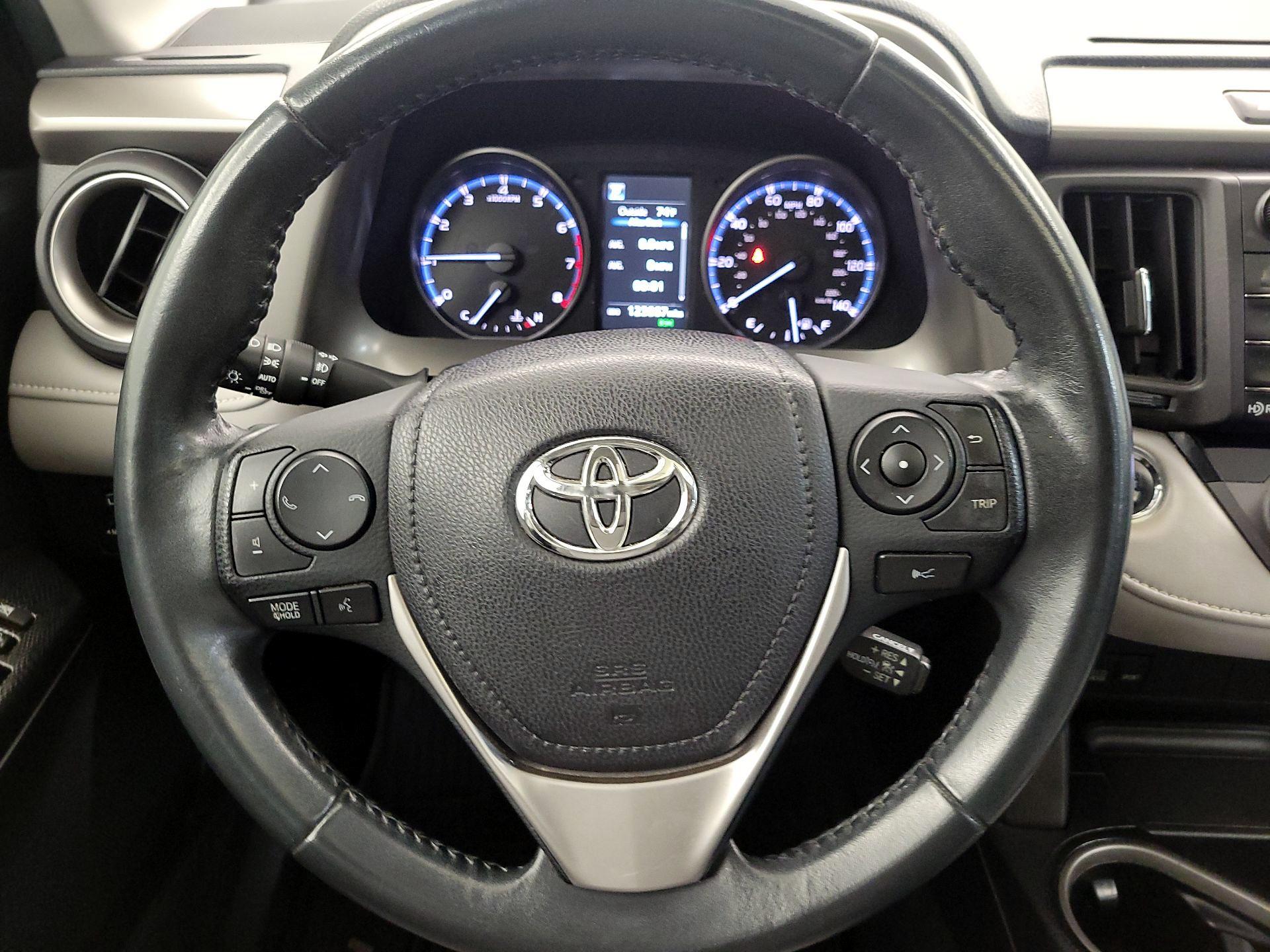 Thumbnail: 2018 Toyota RAV4 - 10
