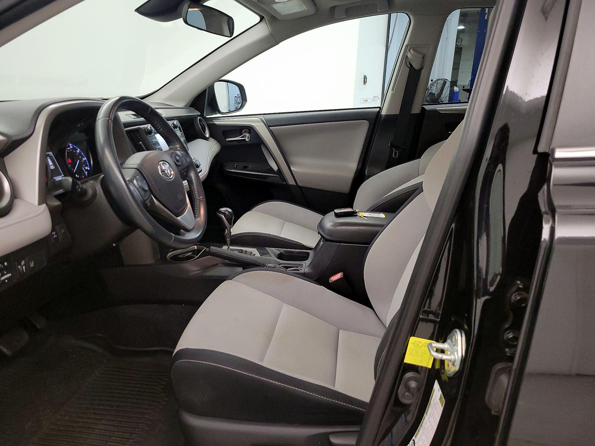 Thumbnail: 2018 Toyota RAV4 - 11