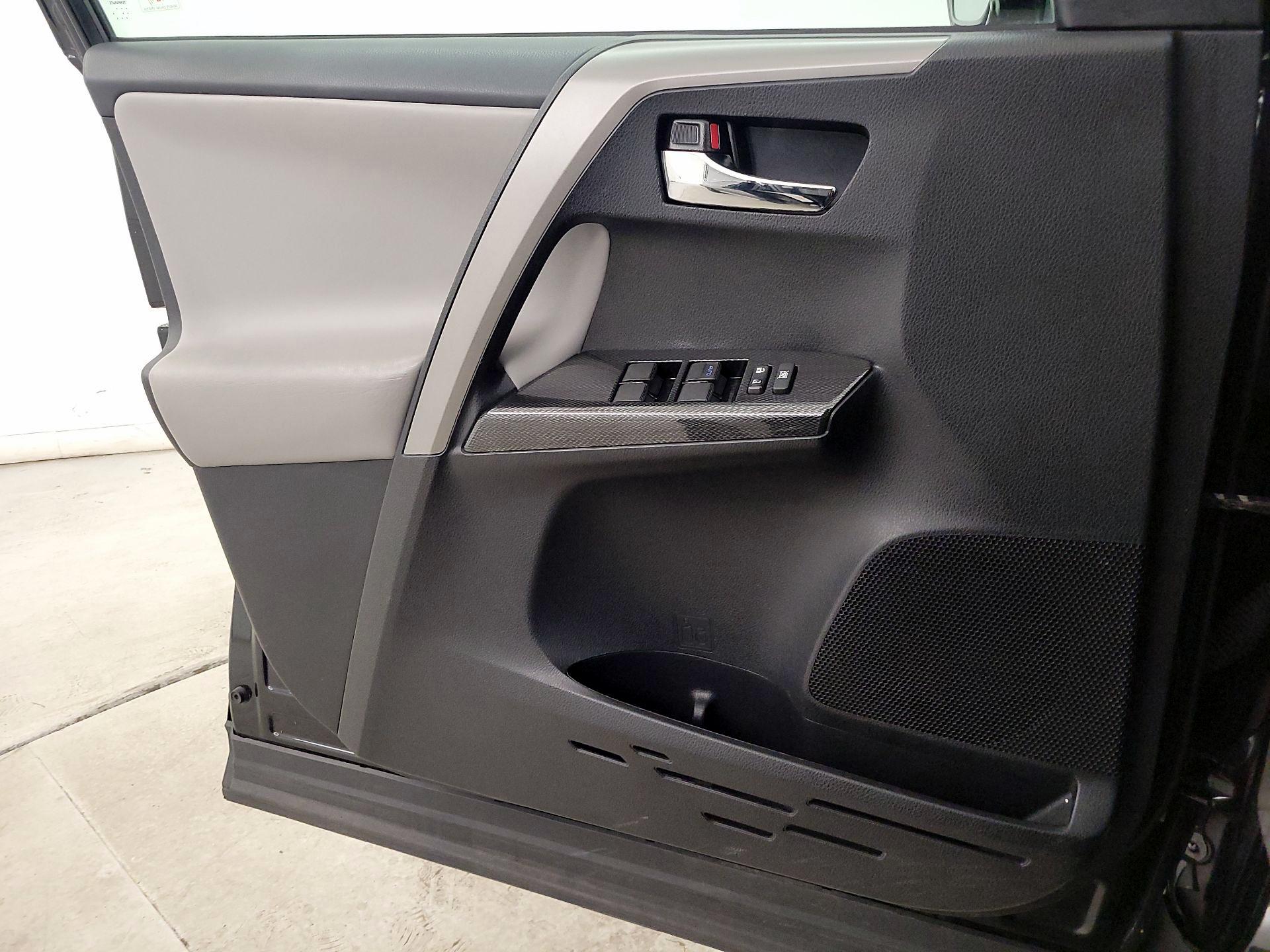 Thumbnail: 2018 Toyota RAV4 - 12