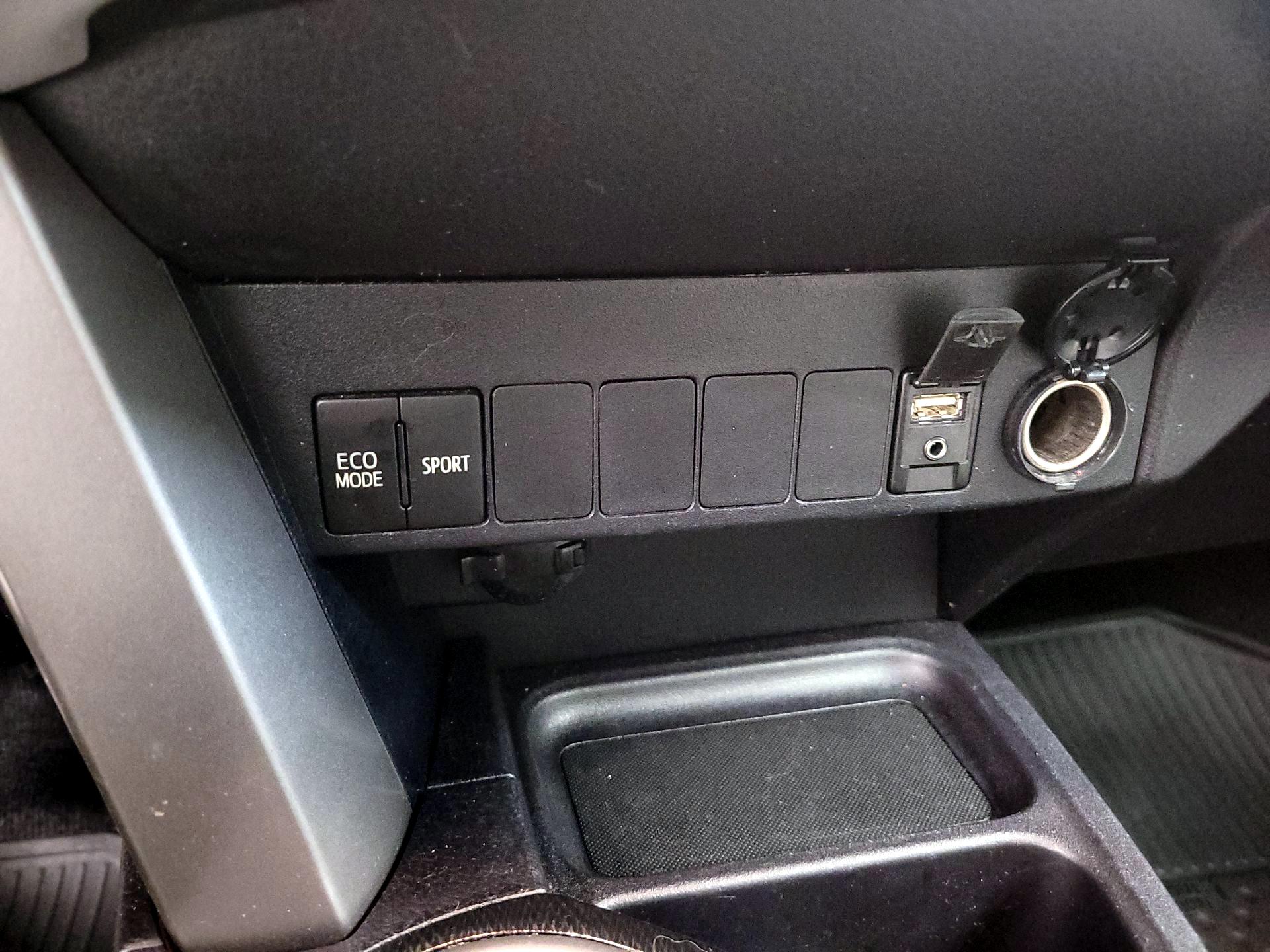 Thumbnail: 2018 Toyota RAV4 - 18