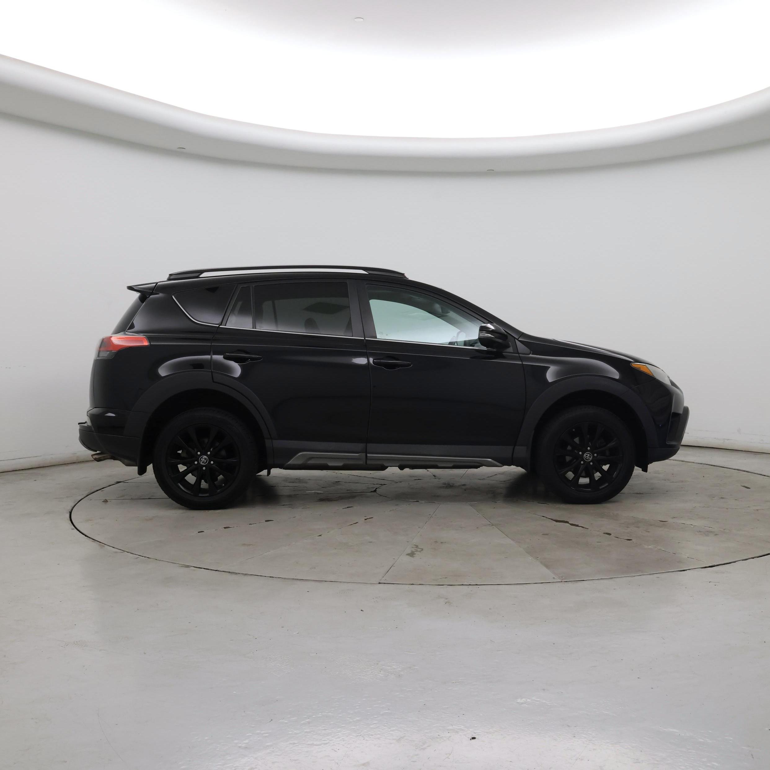 Thumbnail: 2018 Toyota RAV4 - 7
