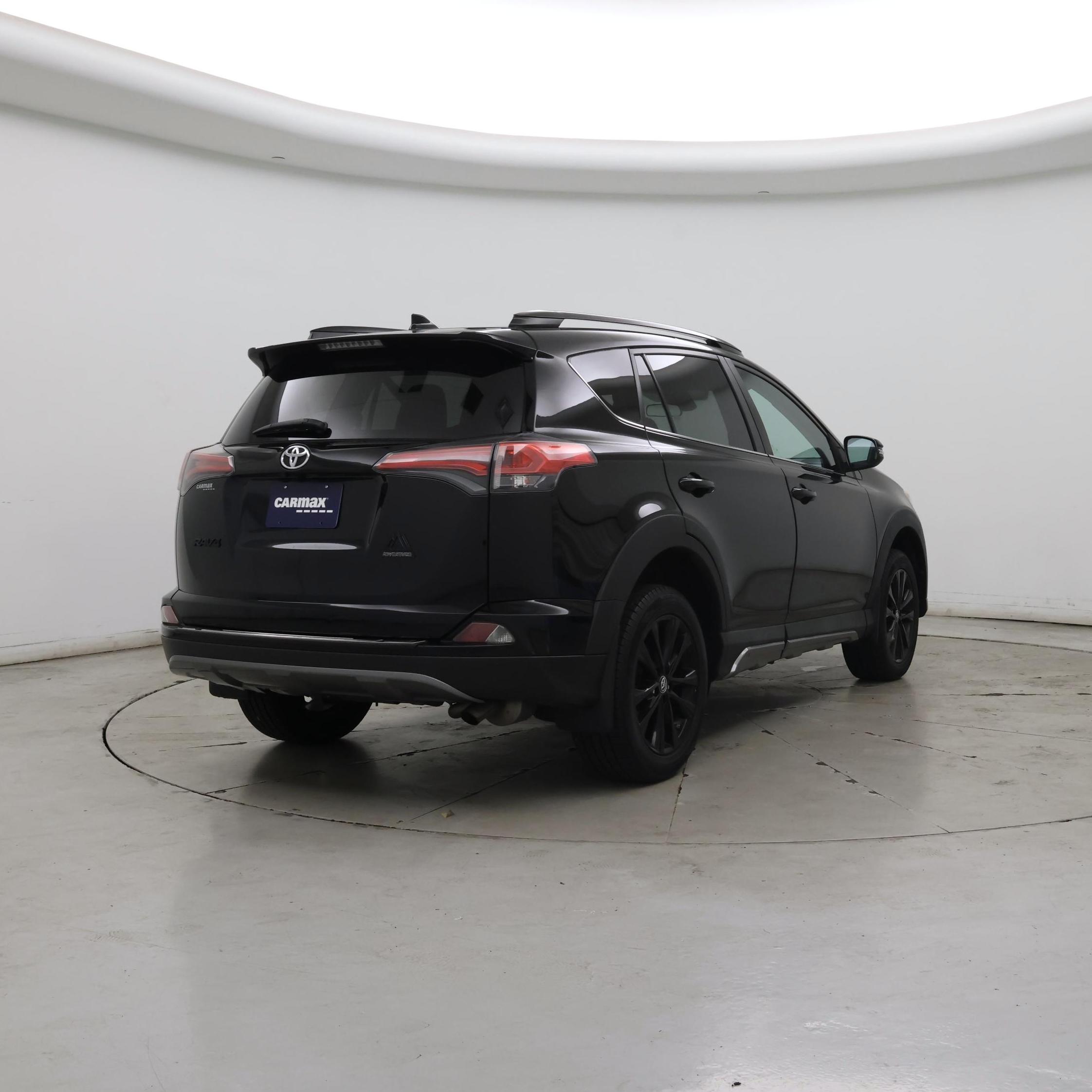 Thumbnail: 2018 Toyota RAV4 - 8