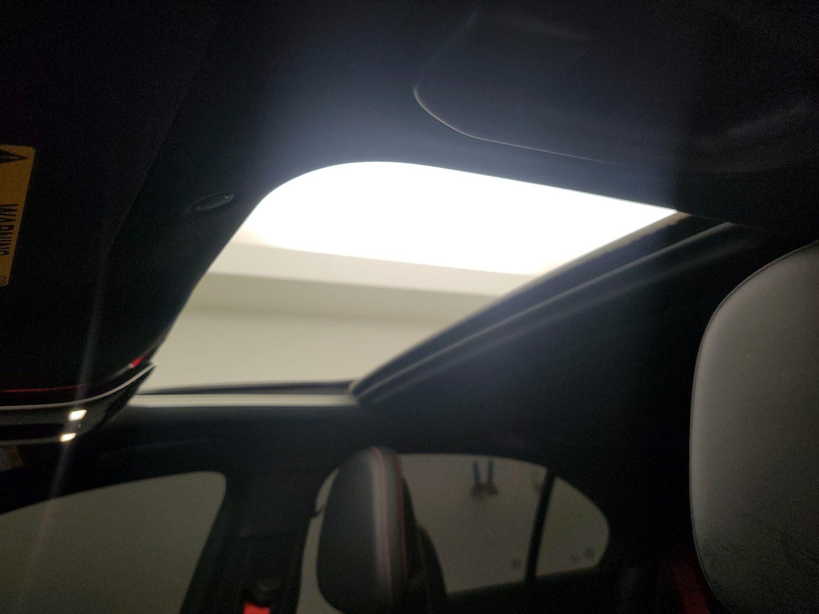 Sunroof(s) & Overhead Airbags