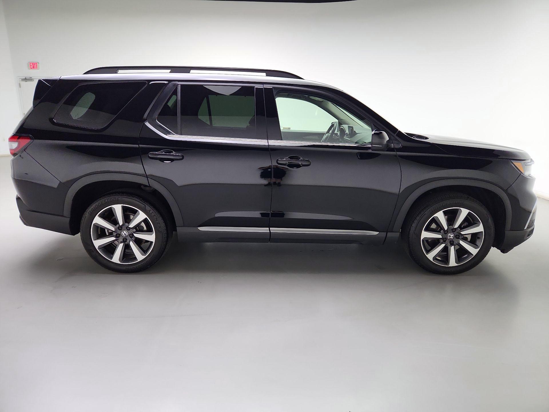Thumbnail: 2023 Honda Pilot - 4