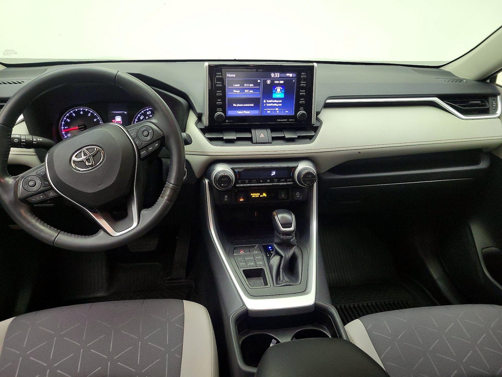 2020 Toyota RAV4 XLE - Photo 10