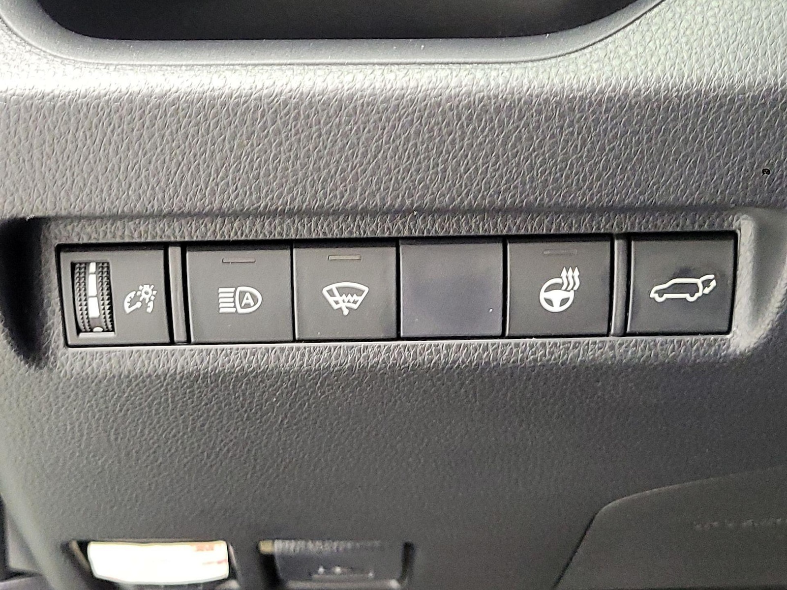 2020 Toyota RAV4 XLE - Photo 14