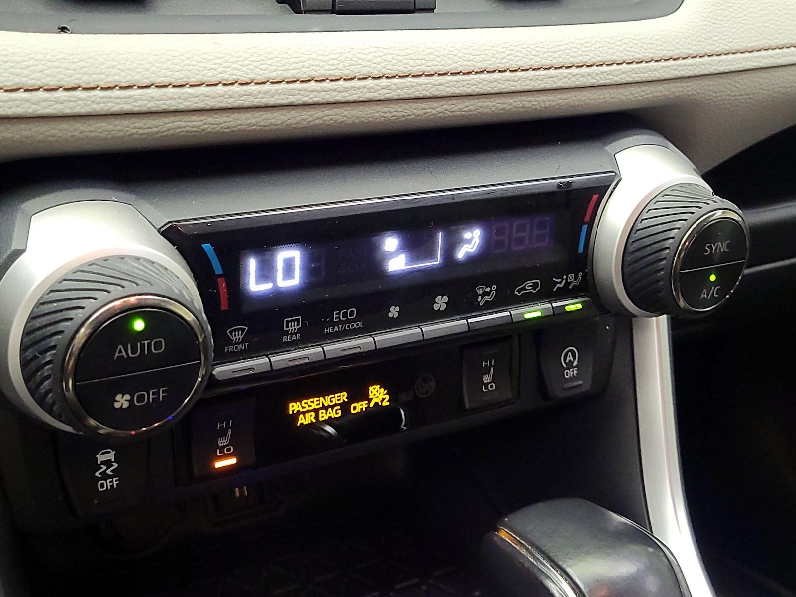 2020 Toyota RAV4 XLE - Photo 17