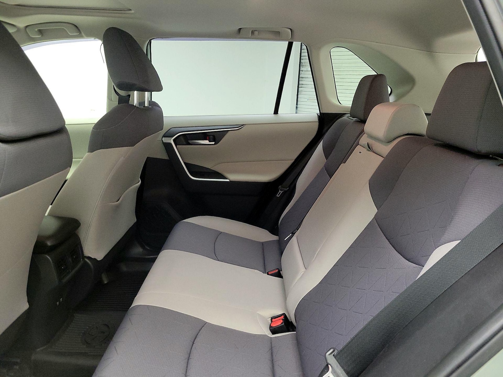 2020 Toyota RAV4 XLE - Photo 21
