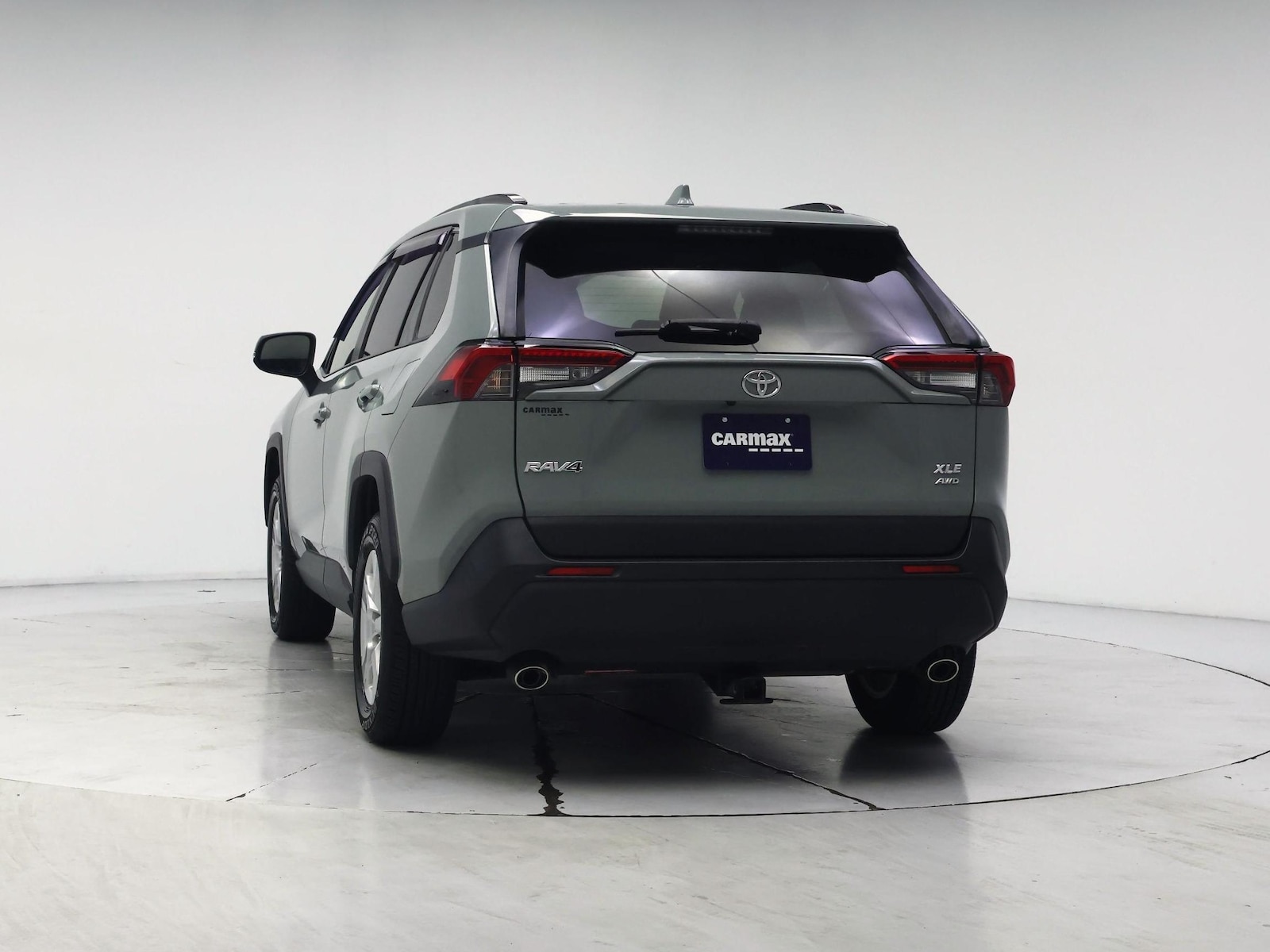 2020 Toyota RAV4 XLE - Photo 7