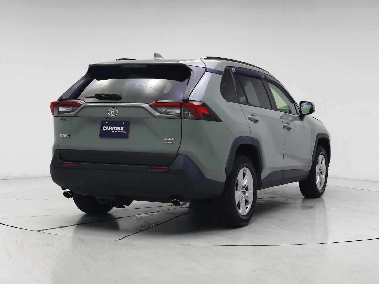 2020 Toyota RAV4 XLE - Photo 9