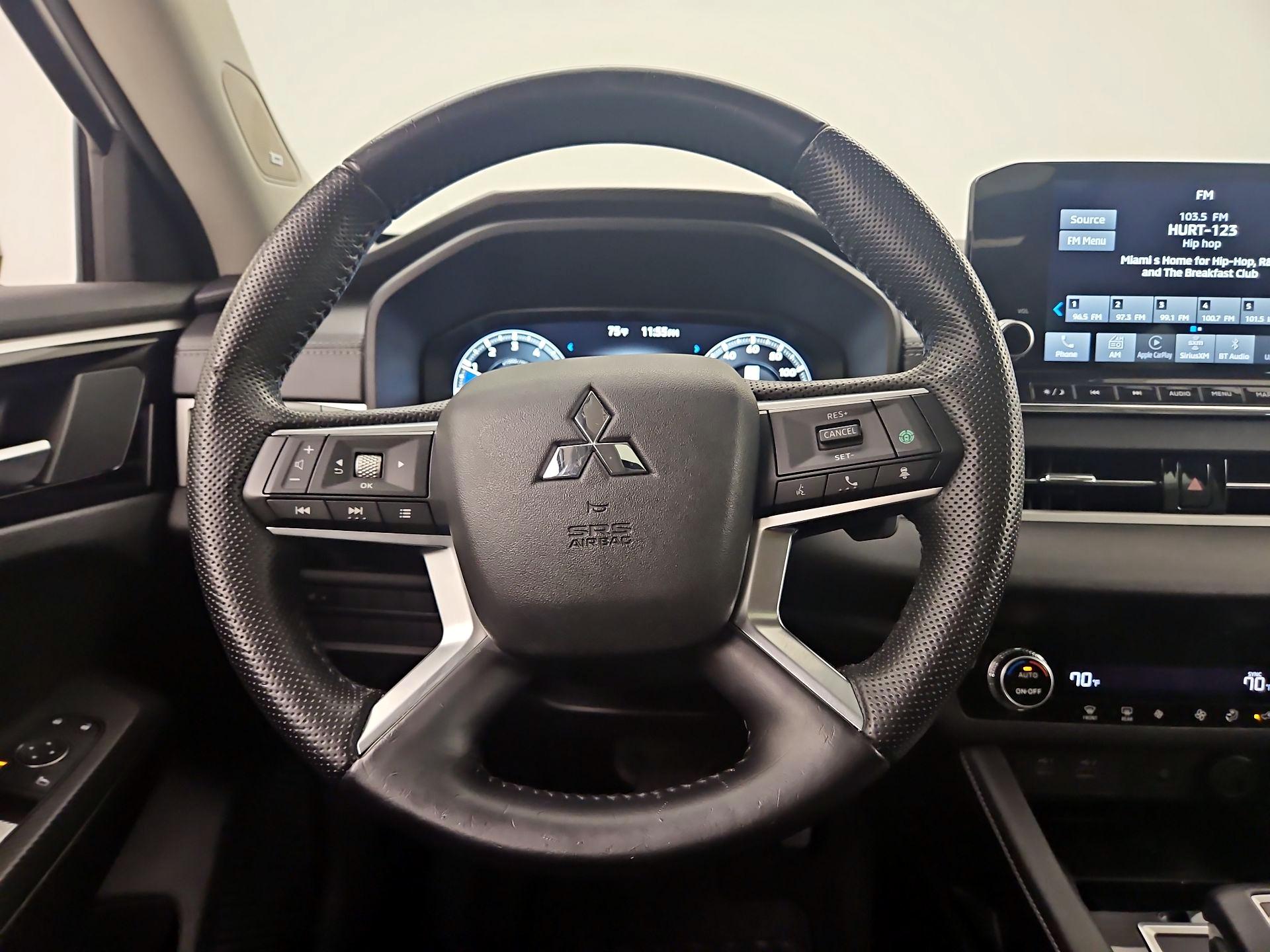 Thumbnail: 2022 Mitsubishi Outlander - 10