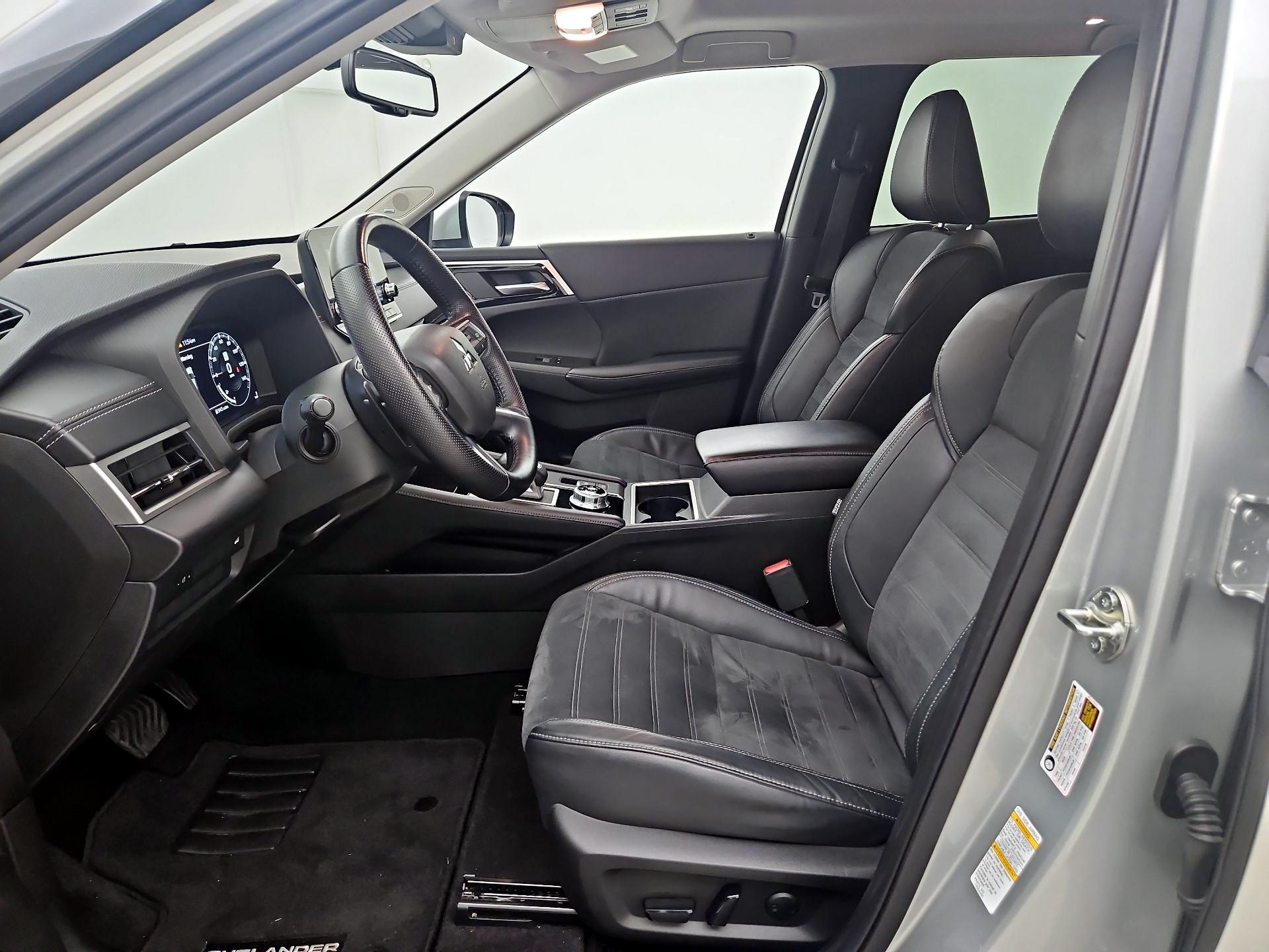 Thumbnail: 2022 Mitsubishi Outlander - 11