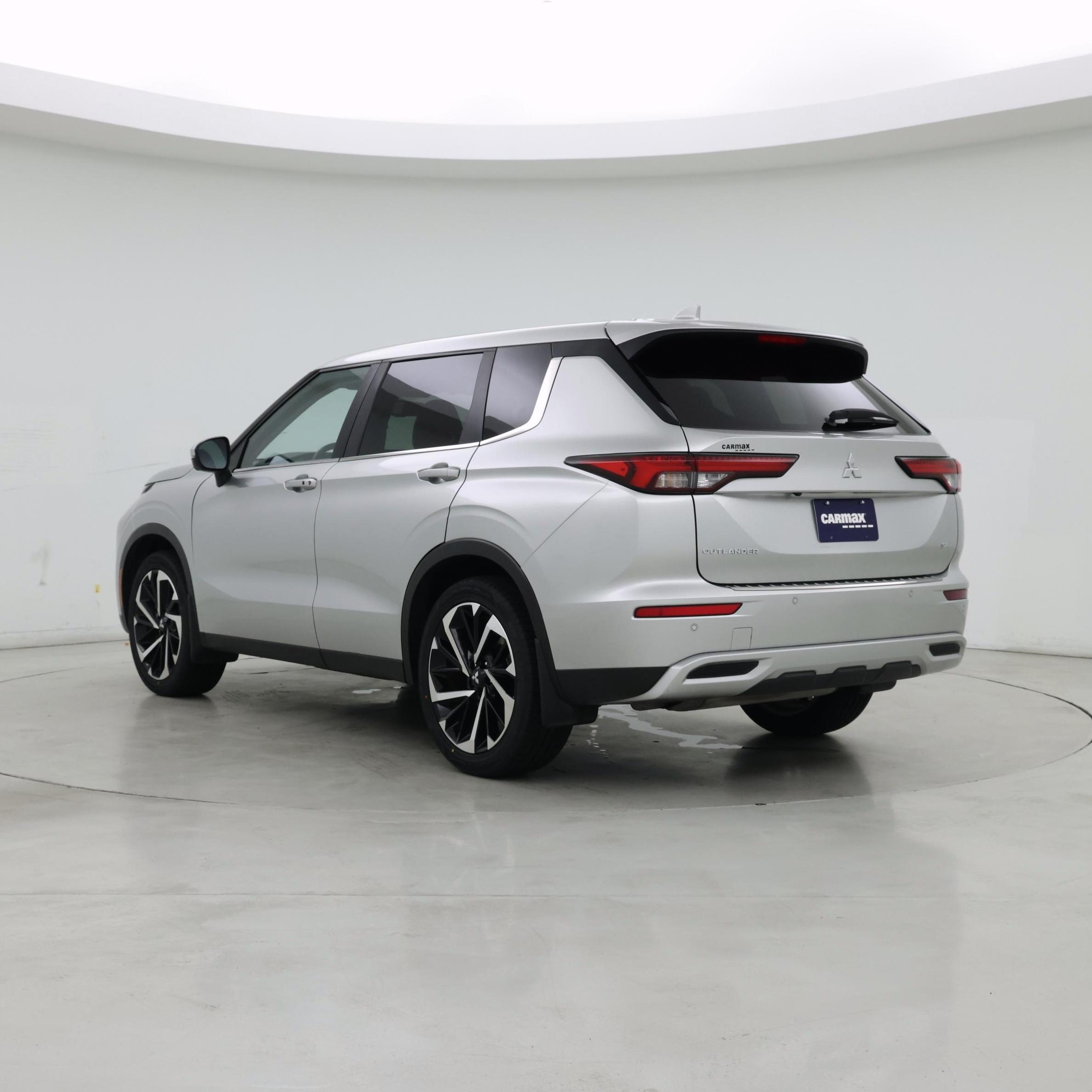 Thumbnail: 2022 Mitsubishi Outlander - 2