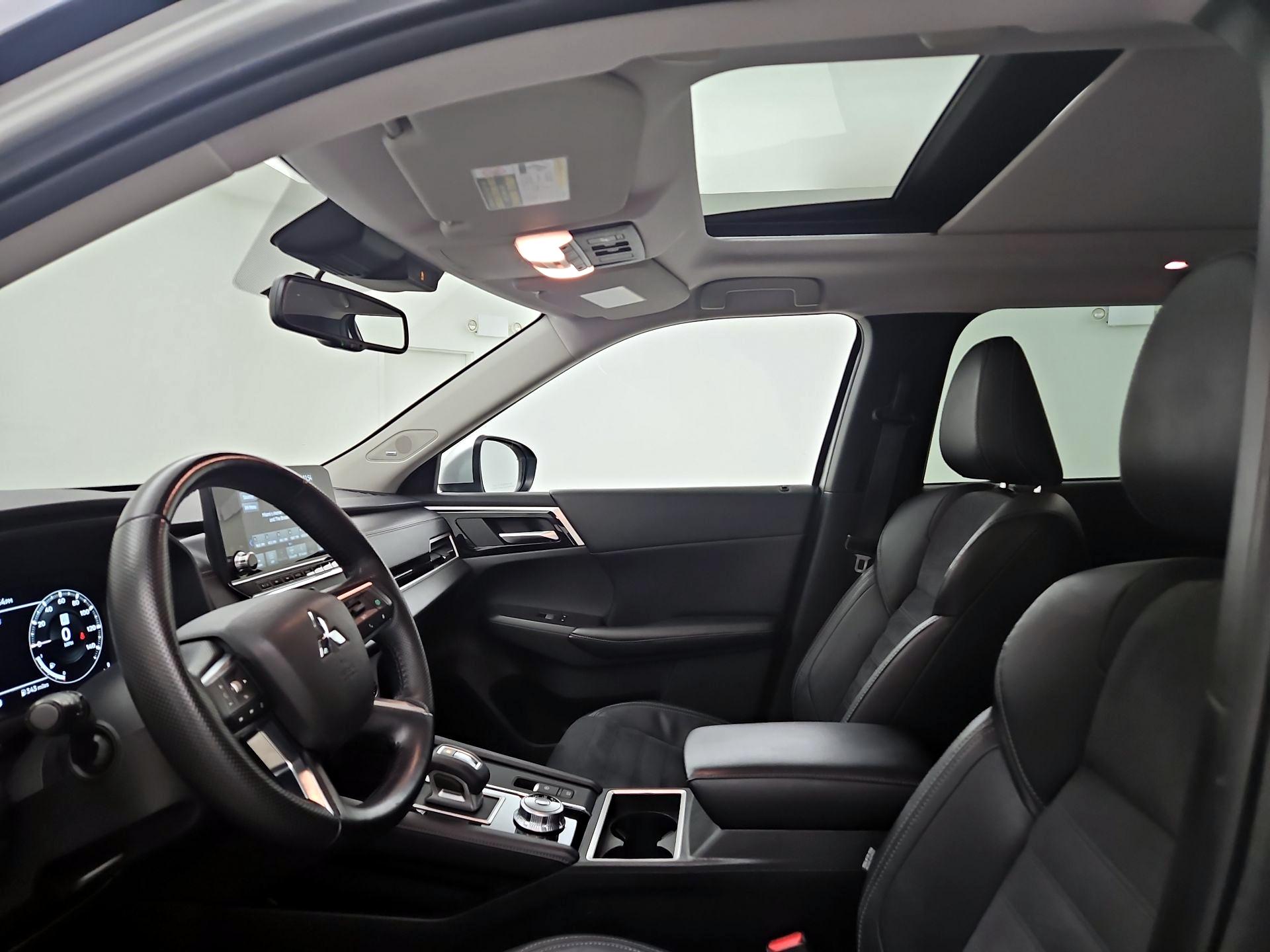 Thumbnail: 2022 Mitsubishi Outlander - 19