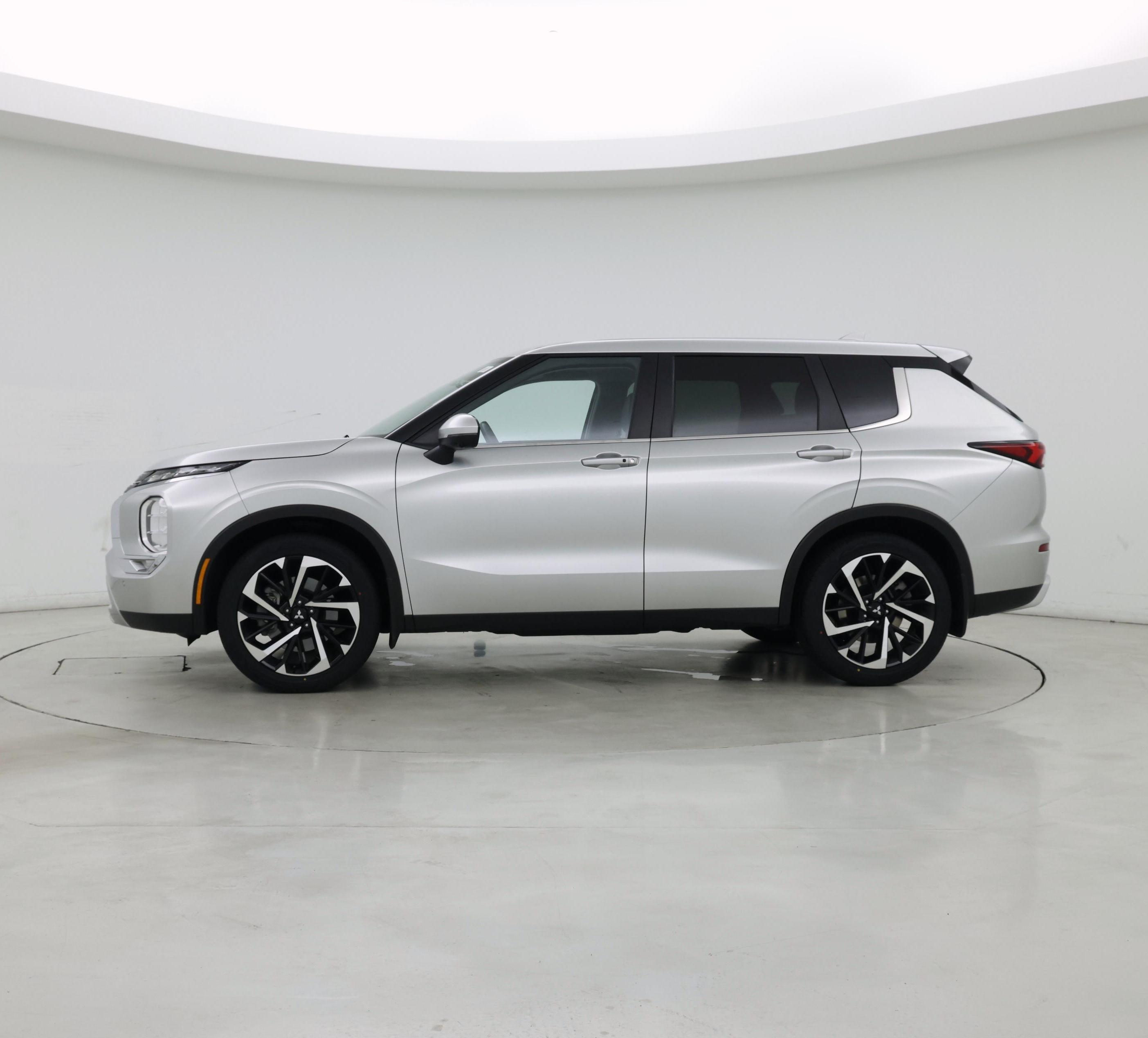 Thumbnail: 2022 Mitsubishi Outlander - 3