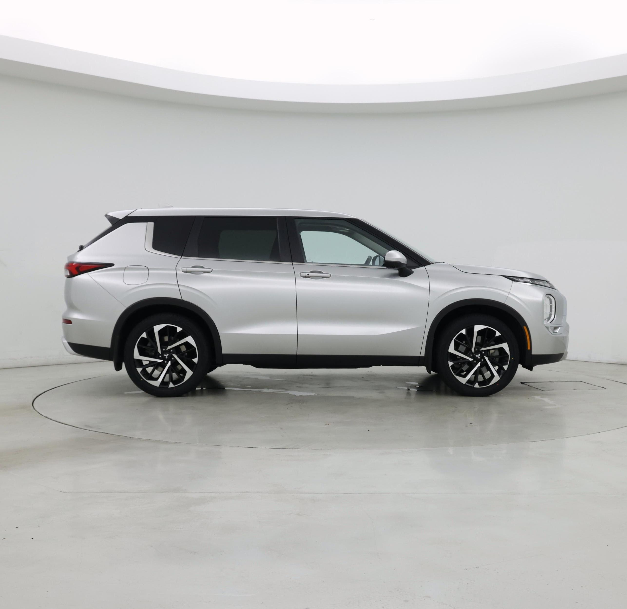 Thumbnail: 2022 Mitsubishi Outlander - 7