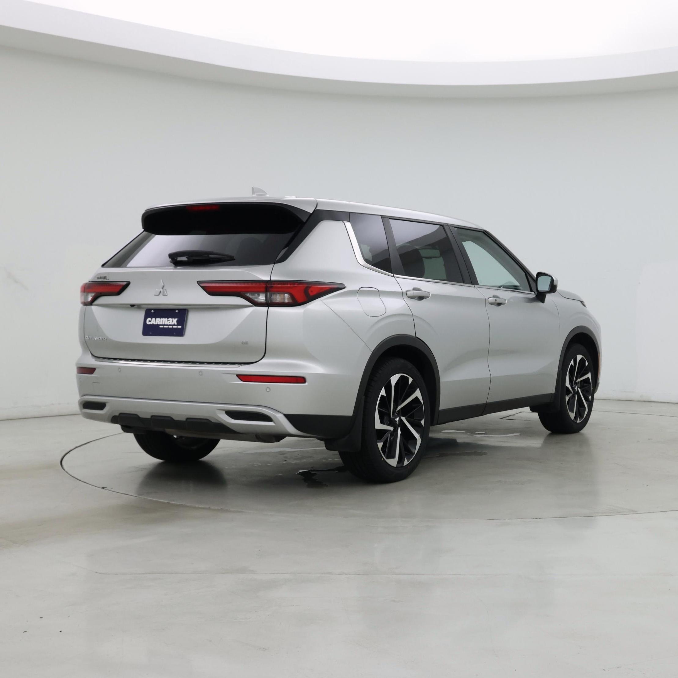 Thumbnail: 2022 Mitsubishi Outlander - 8