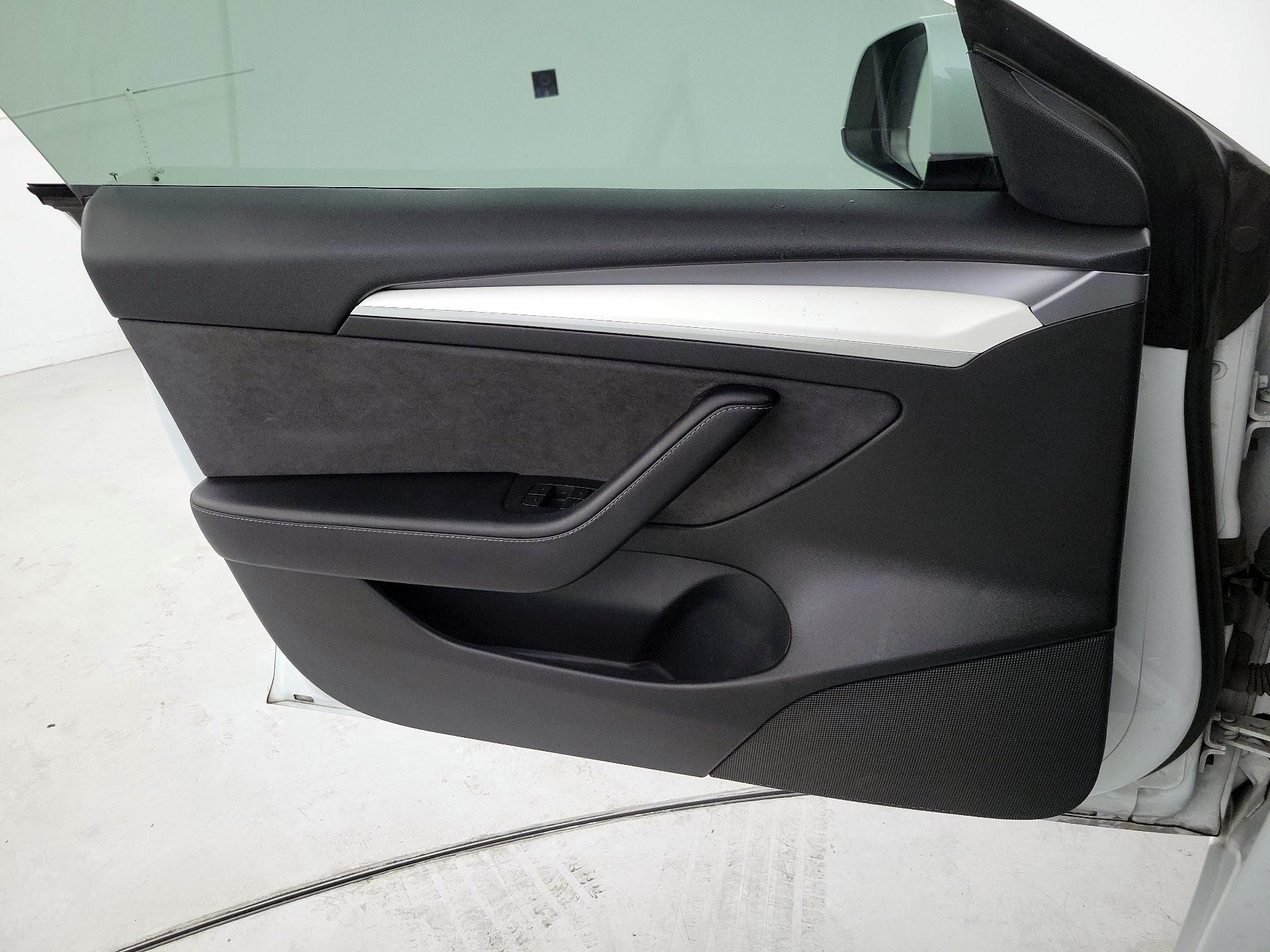 Thumbnail: 2022 Tesla Model 3 - 10