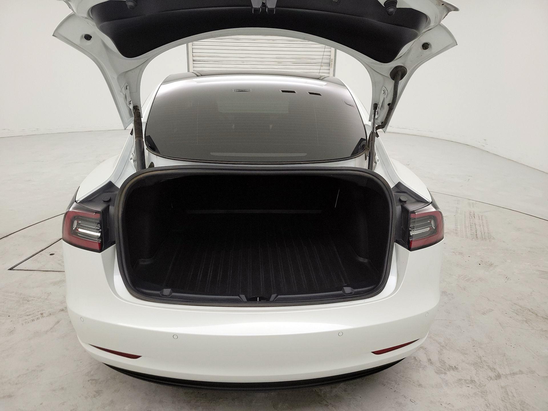 Thumbnail: 2022 Tesla Model 3 - 17