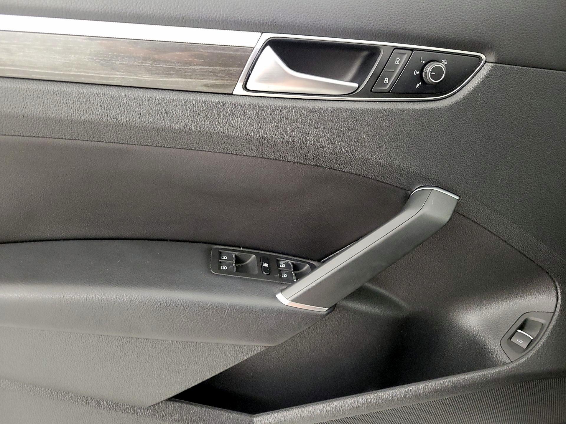 Thumbnail: 2016 Volkswagen Passat - 12