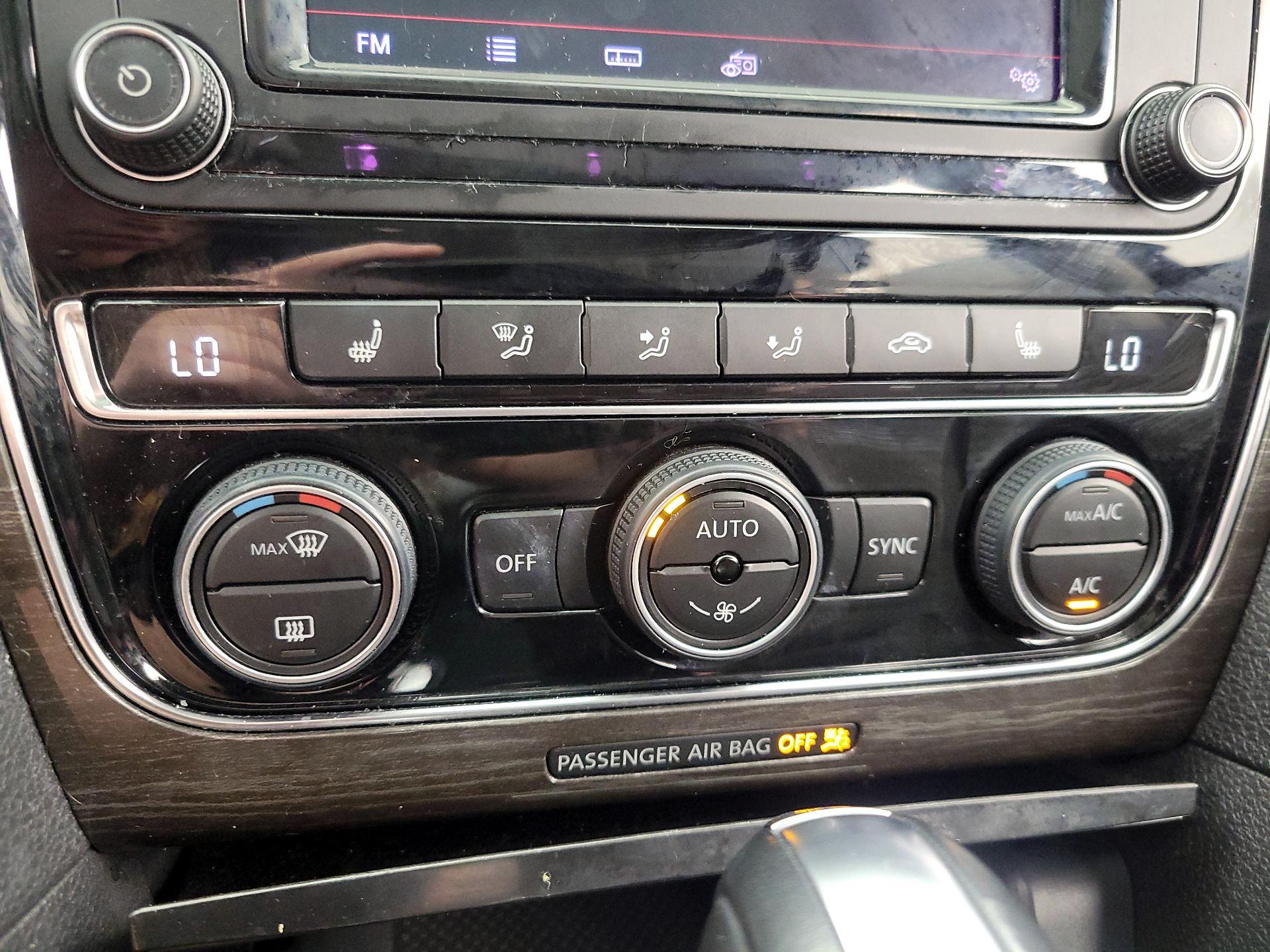 Thumbnail: 2016 Volkswagen Passat - 16