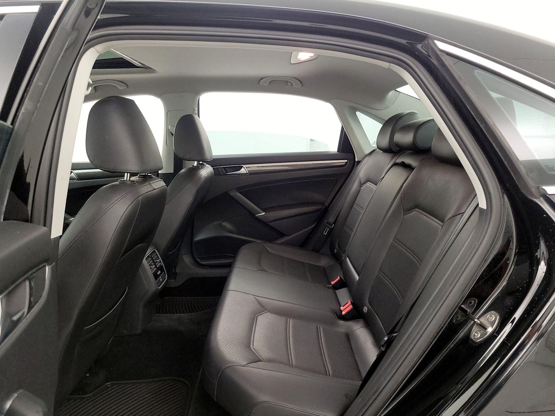 Thumbnail: 2016 Volkswagen Passat - 20