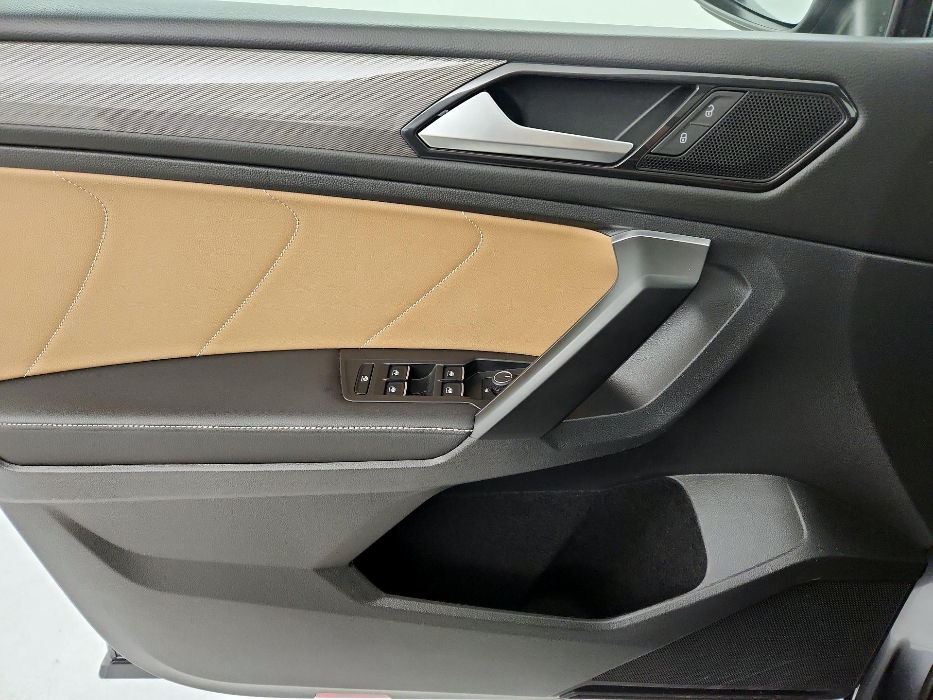Thumbnail: 2022 Volkswagen Tiguan - 10