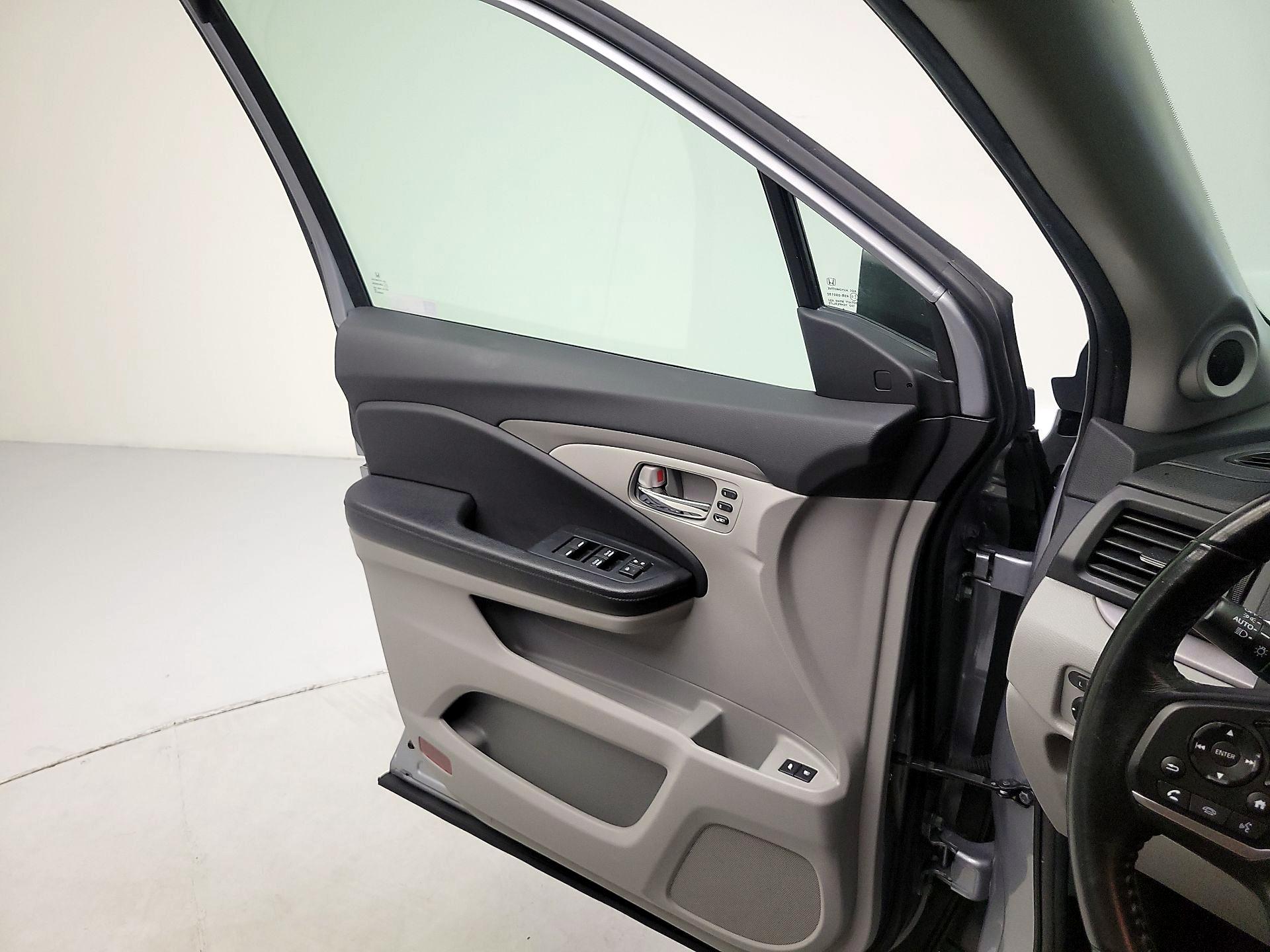 Thumbnail: 2019 Honda Pilot - 12