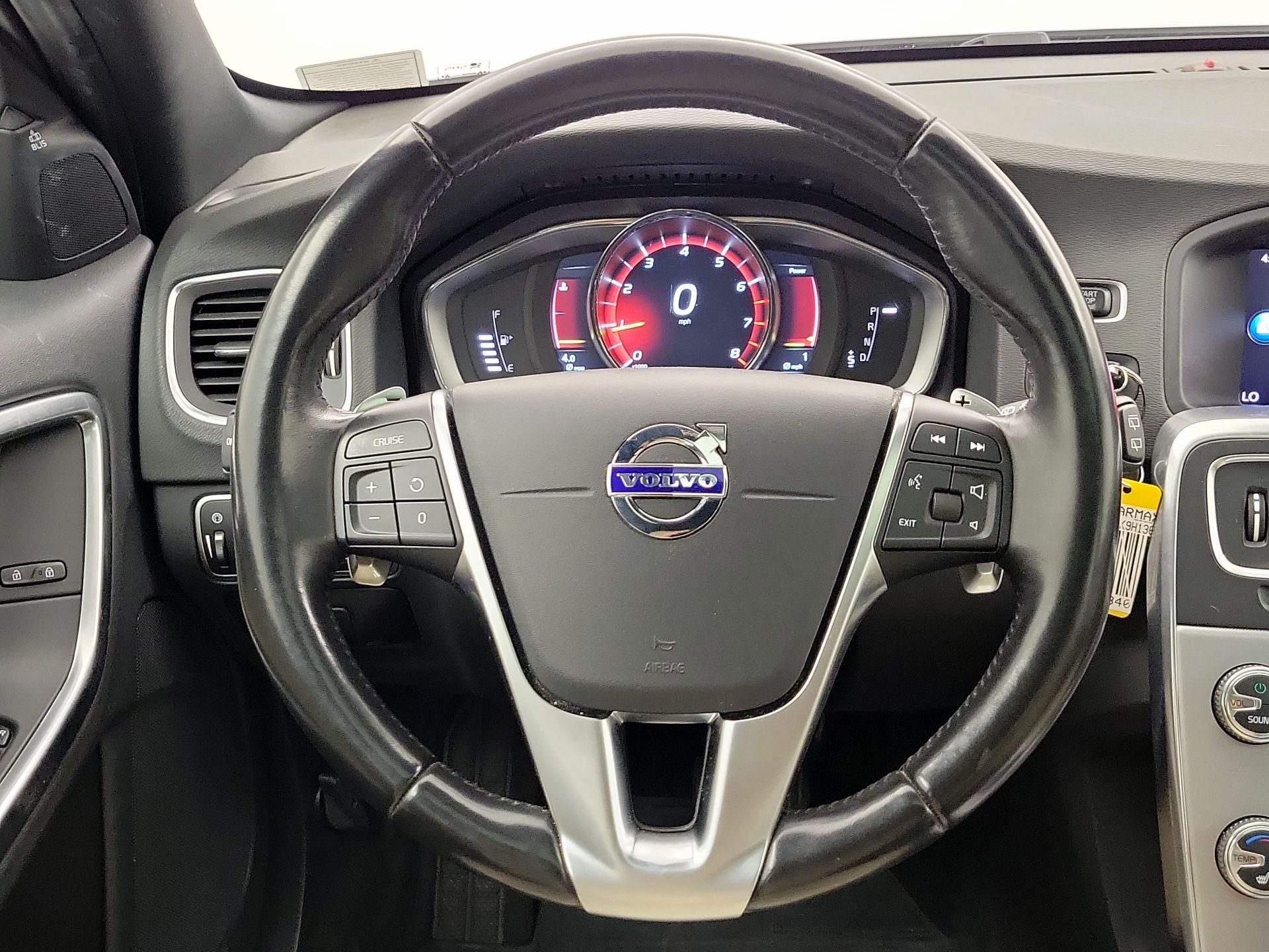 Thumbnail: 2017 Volvo V60 - 10
