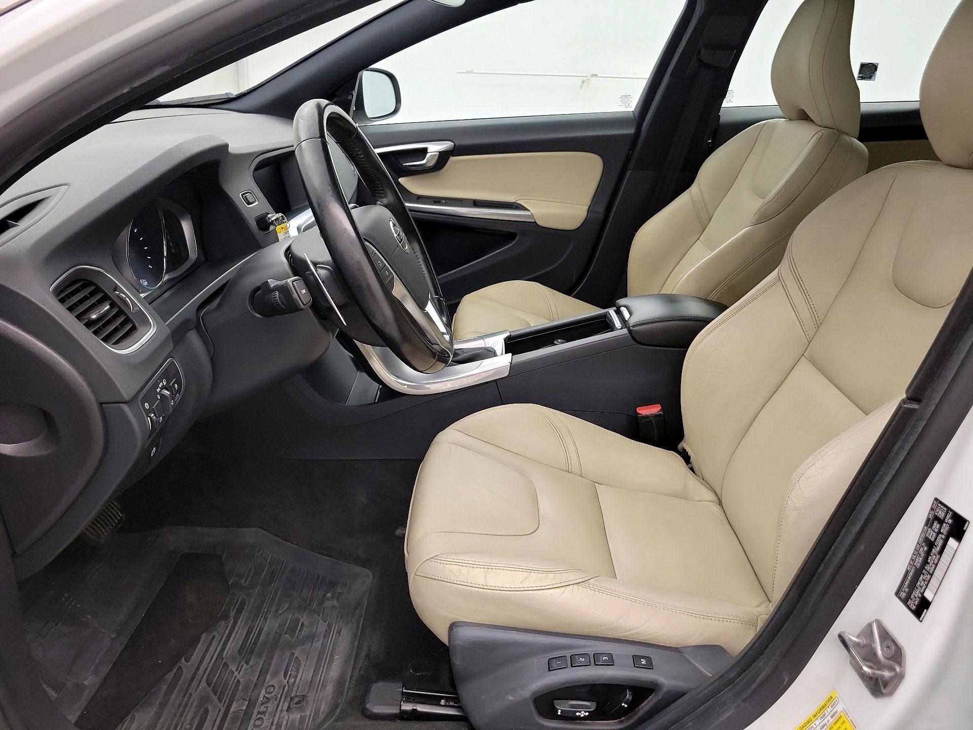 Thumbnail: 2017 Volvo V60 - 11