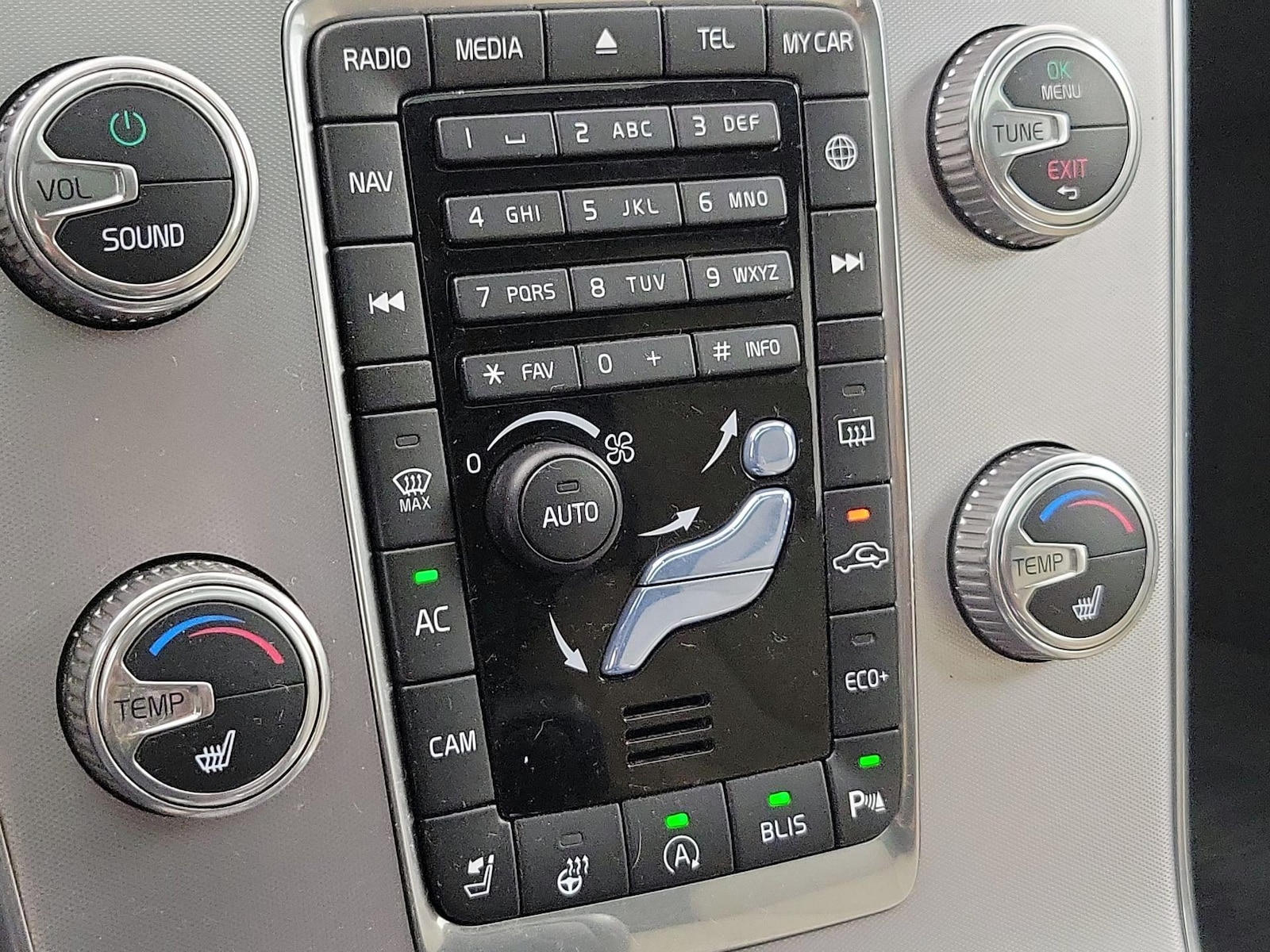 2017 Volvo V60 Premier - Photo 18