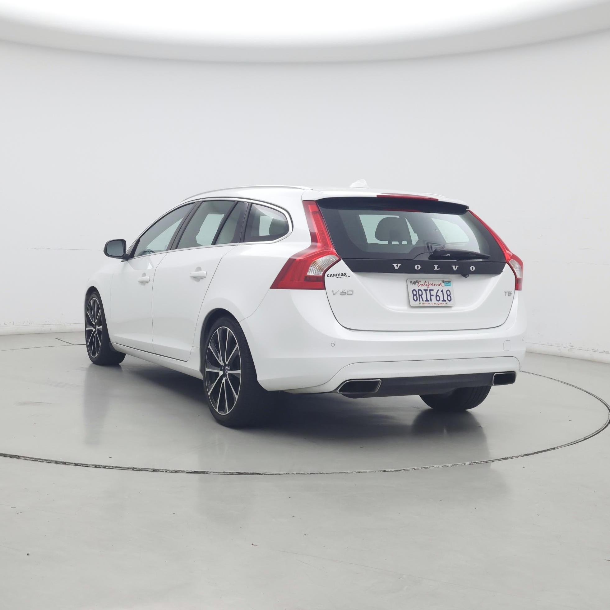 Thumbnail: 2017 Volvo V60 - 2