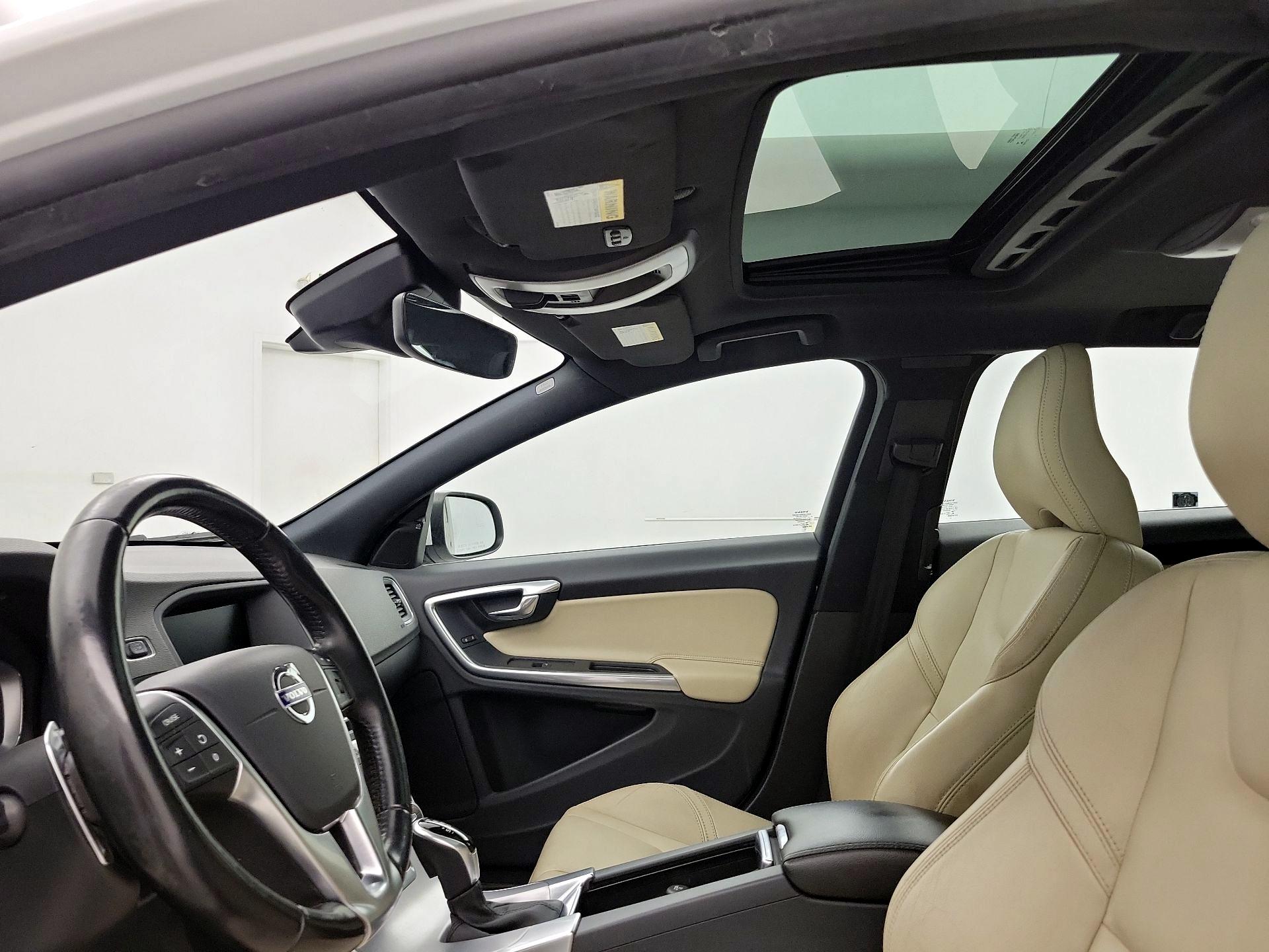 Thumbnail: 2017 Volvo V60 - 20