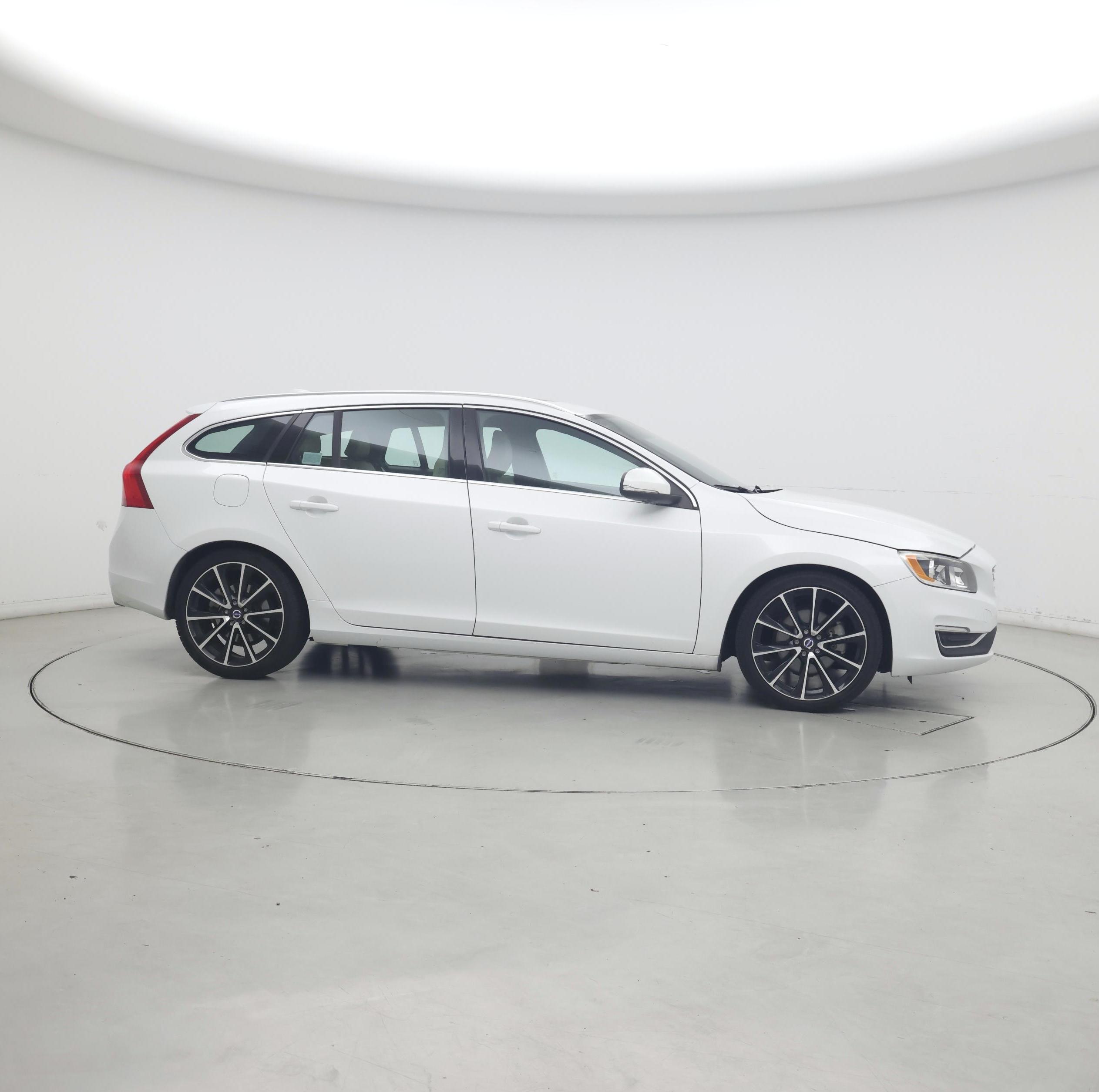 Thumbnail: 2017 Volvo V60 - 7