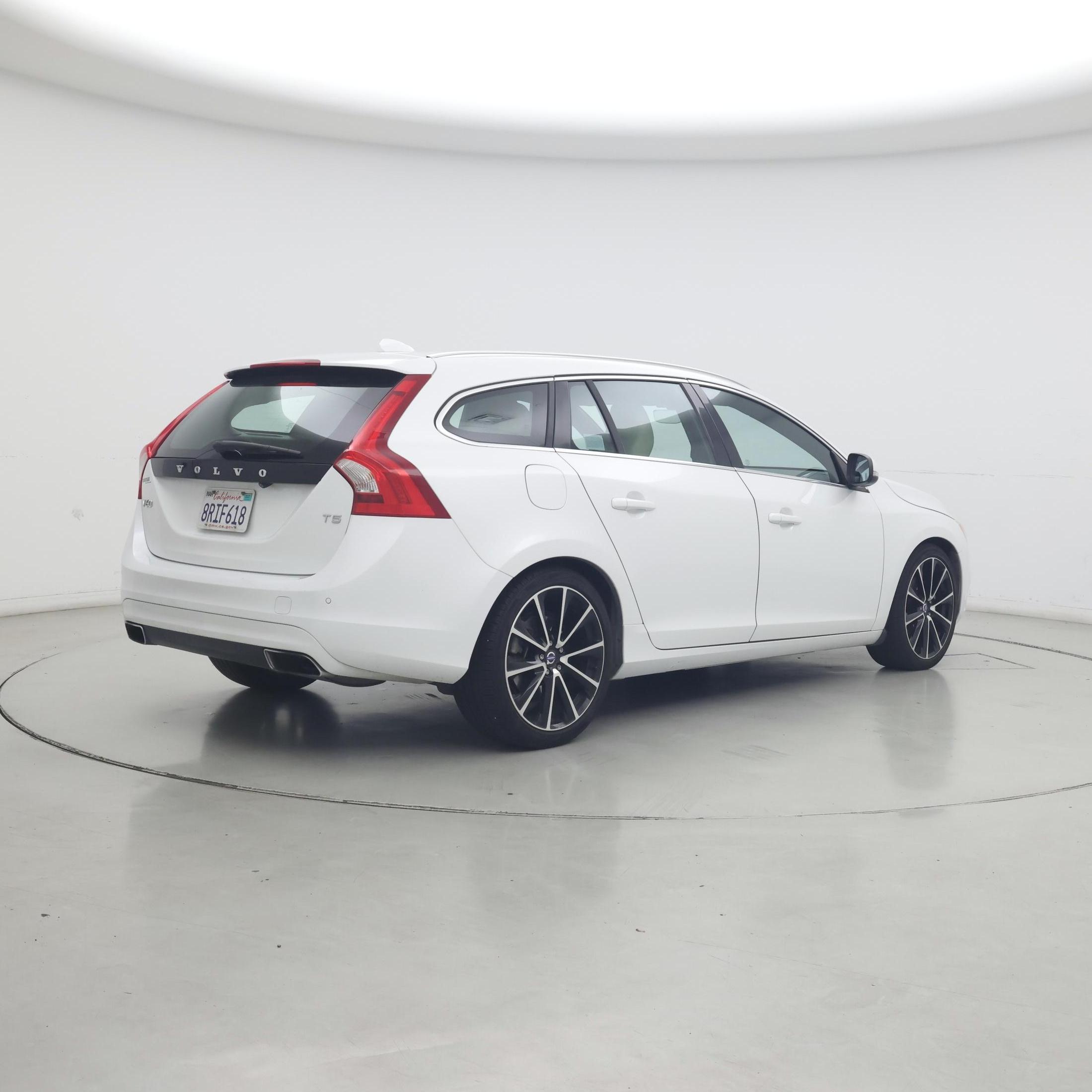 Thumbnail: 2017 Volvo V60 - 8