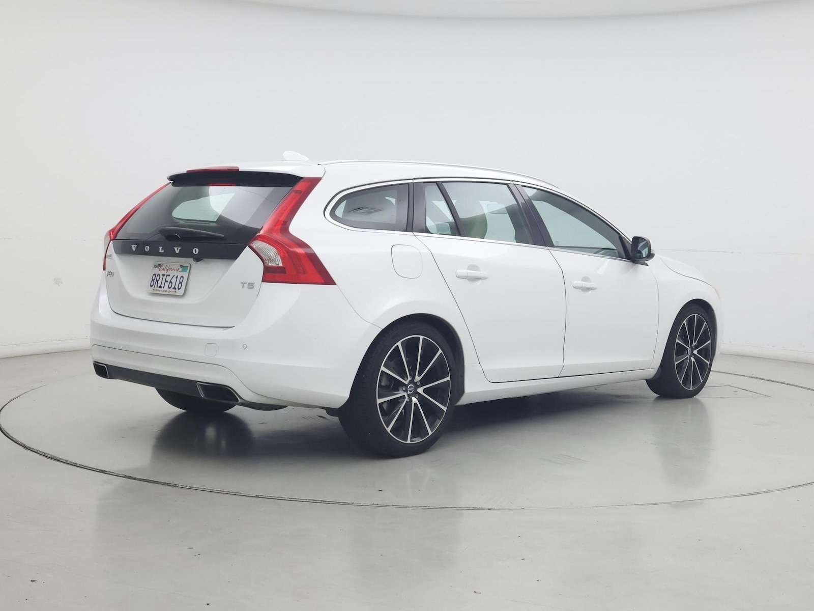 2017 Volvo V60 Premier - Photo 9